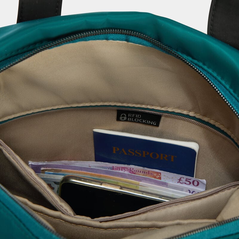 Travelon Anti-Theft Addison Large Backpack for Women & Men - Secure Laptop Backpack with RFID Blocking for Travel, Commuting & Work - Water-Resistant & Lightweight Design