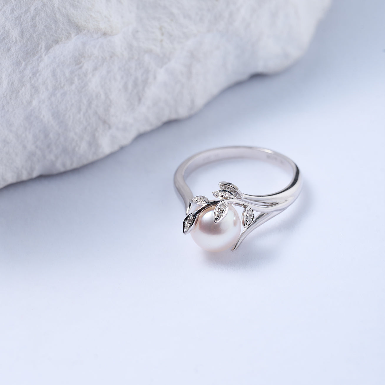 18K Solid Gold Diamond Akoya Hanadama Pearl Ring for Women - Elegant Bridal Jewelry, Anniversary Gift, Luxury Pearl Engagement Ring (KR00122)