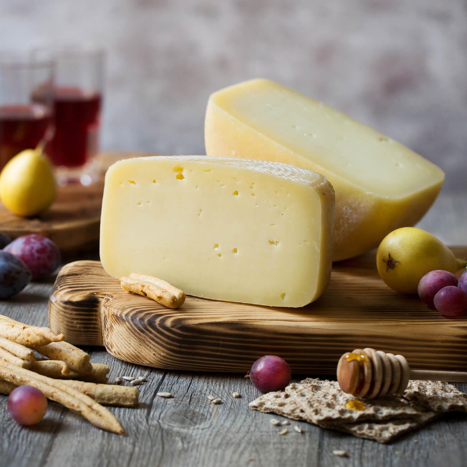 Premium Semi-Aged Pecorino Cheese Wheel from Reggio Emilia Apennines - 4 lbs (1.8 kg) - Authentic Italian Hard Cheese - Perfect for Charcuterie Boards, Wine Pairings & Gourmet Cooking - EMILIA FOOD LOVE