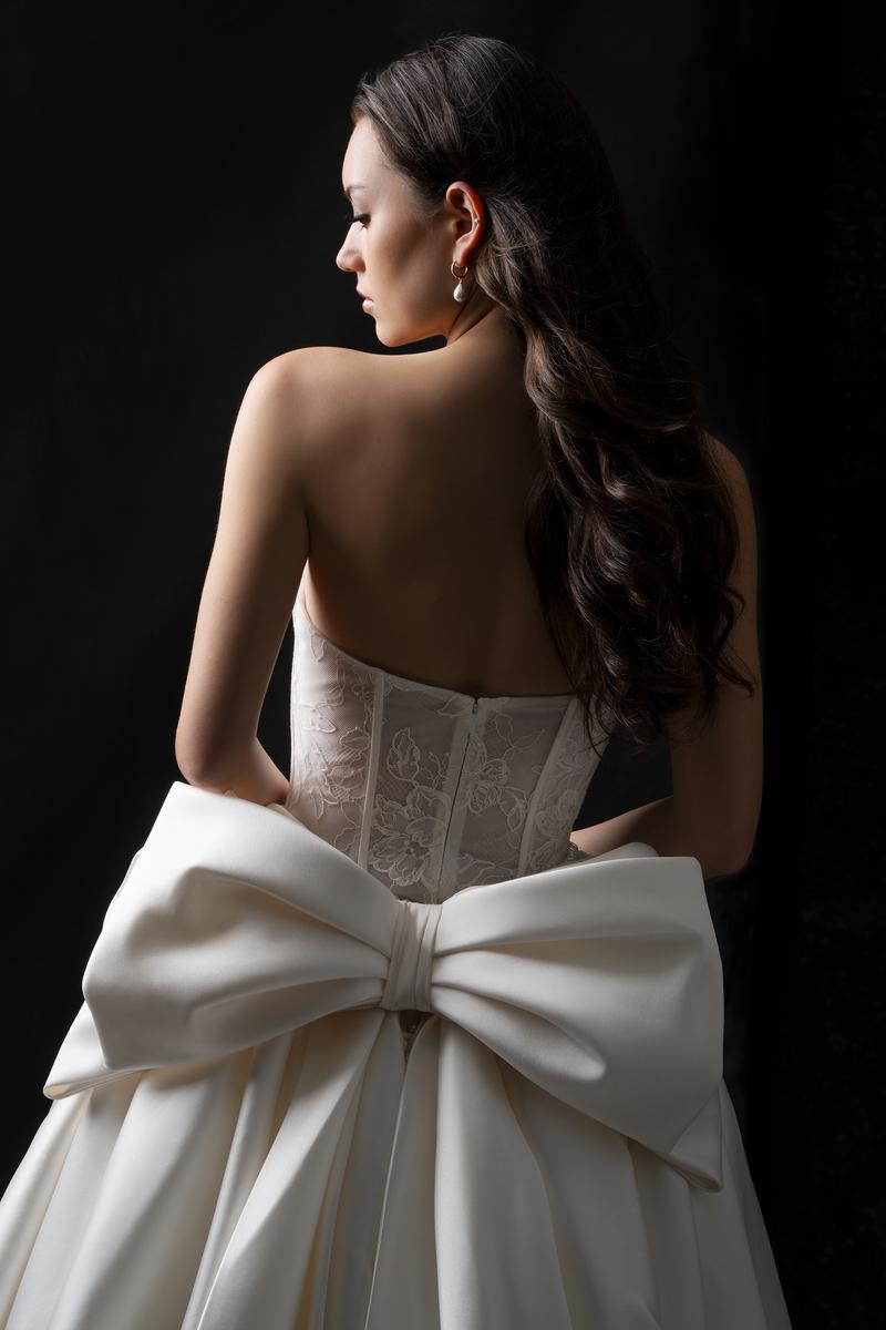 Allure Bridals Couture Wedding Dress C774 - Elegant Lace A-Line Gown for Brides, Prom & Formal Events