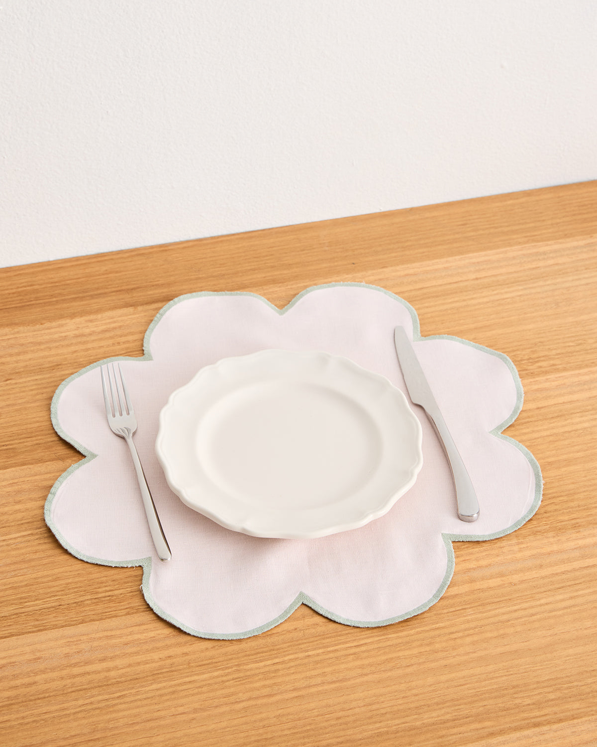 Rosewater & Sage 100% French Flax Linen Petal Placemats Set of 4 - Eco-Friendly Table Mats for Dining, Kitchen Decor & Special Occasions
