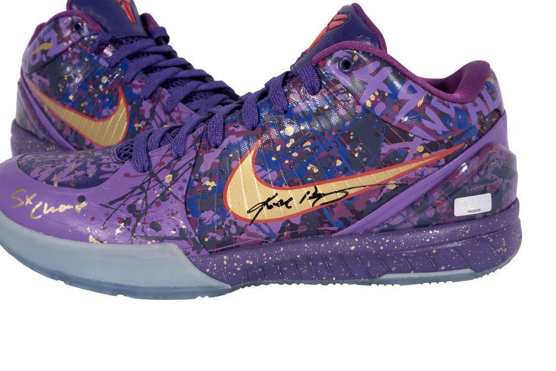 Kobe Bryant Lakers Signed Nike Zoom Kobe IV Prelude Basketball Shoes - 5x NBA Champion Limited Edition Collectible - Perfect for Display, Sports Memorabilia Collection & Lakers Fans Gift