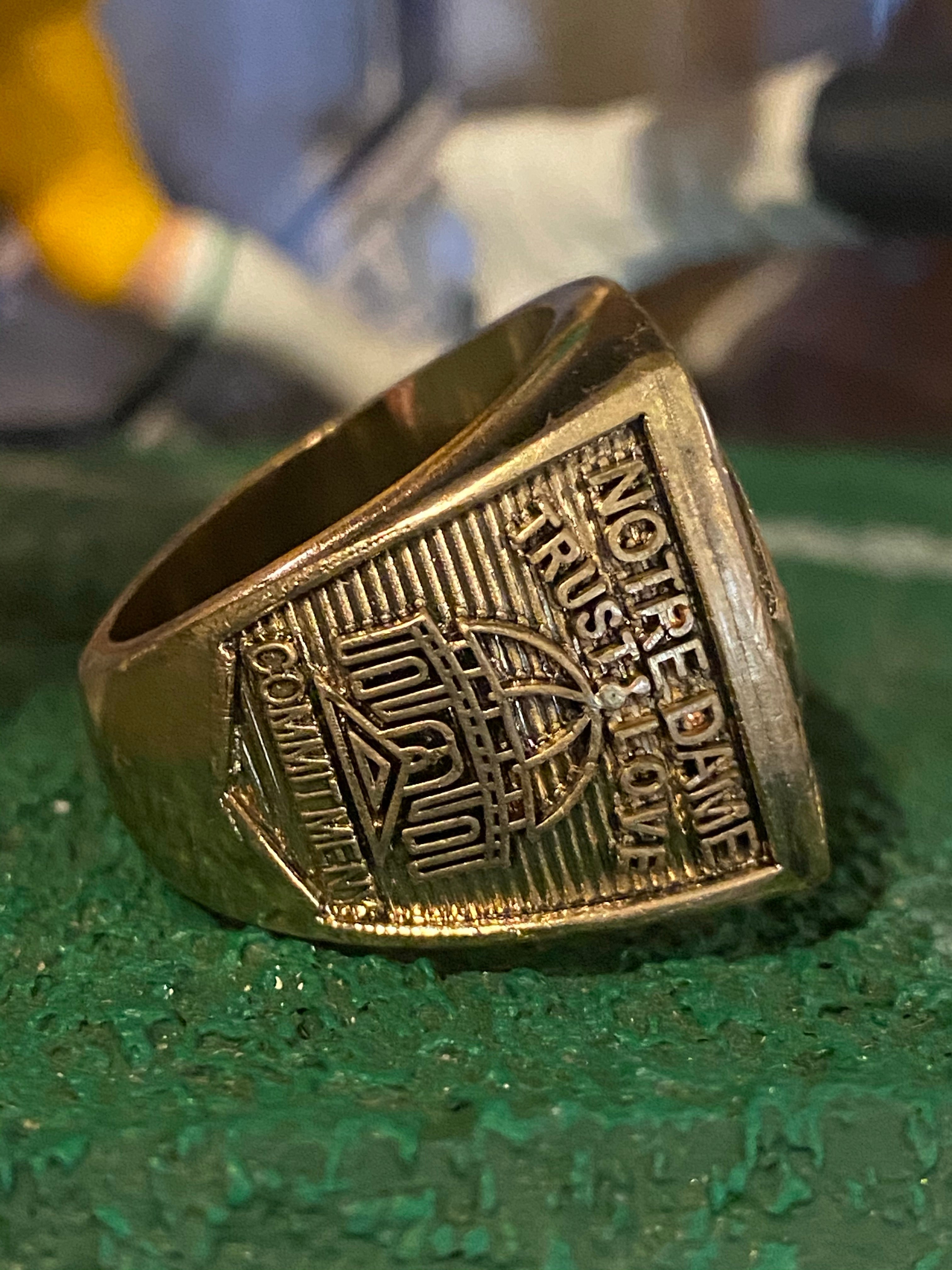 Lou Holtz Notre Dame 1988 National Champions Replica Ring - Authentic College Football Championship Jewelry for Fans & Collectors | Perfect for Game Day, Memorabilia Displays & Gift Giving