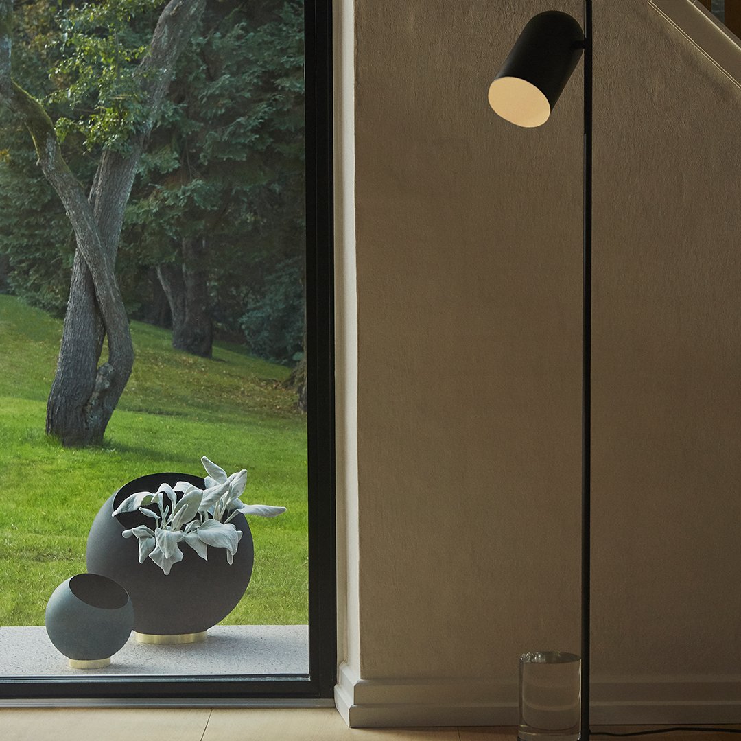 Globe Flower Pot - Decorative Ceramic Planter for Indoor & Outdoor Plants - Perfect for Home, Office, and Garden Decor