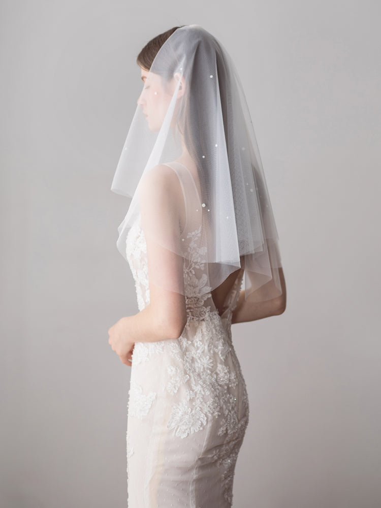 2 Layer Pearl Embellished Tulle Wedding Veil - Elegant Bridal Accessory for Ceremony & Photography | Style V614xmj