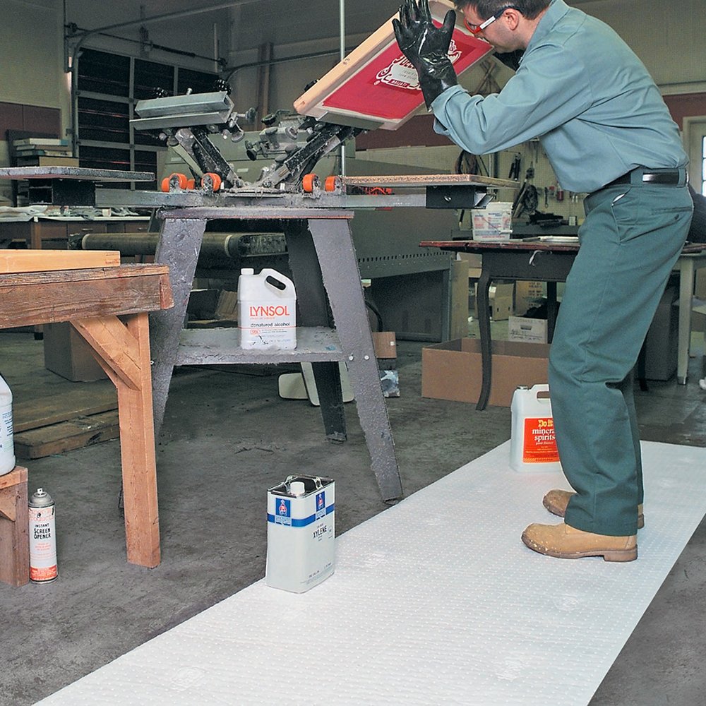 **PIG Oil-Only Absorbent Mat Roll – Heavyweight Industrial Mat for Oil & Fuel Spills – Absorbs 40.2 Gallons per Roll (150' L x 30