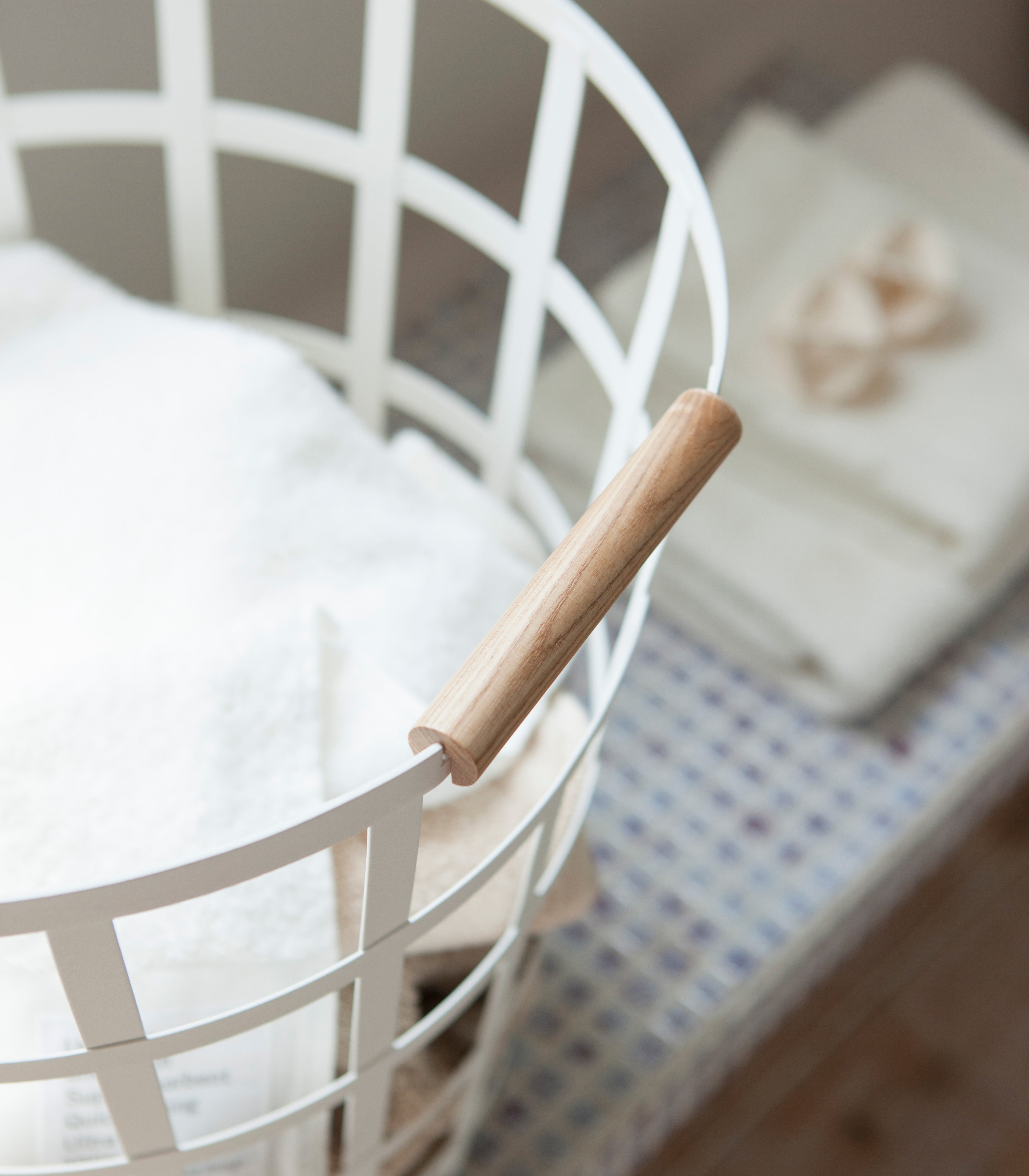 18-Inch Wire Basket with Steel Frame and Wooden Handles - Perfect for Kitchen Storage, Bathroom Organization, and Laundry Room Decor