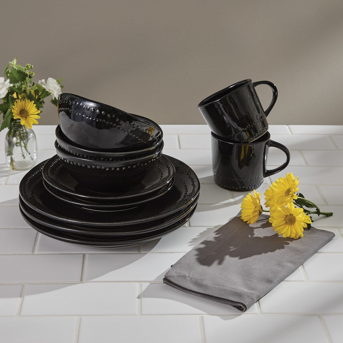 Ebony Dusk 16-Piece Dinnerware Set - Elegant Black Stoneware Plates, Bowls & Mugs - Perfect for Fine Dining, Dinner Parties & Holiday Entertaining