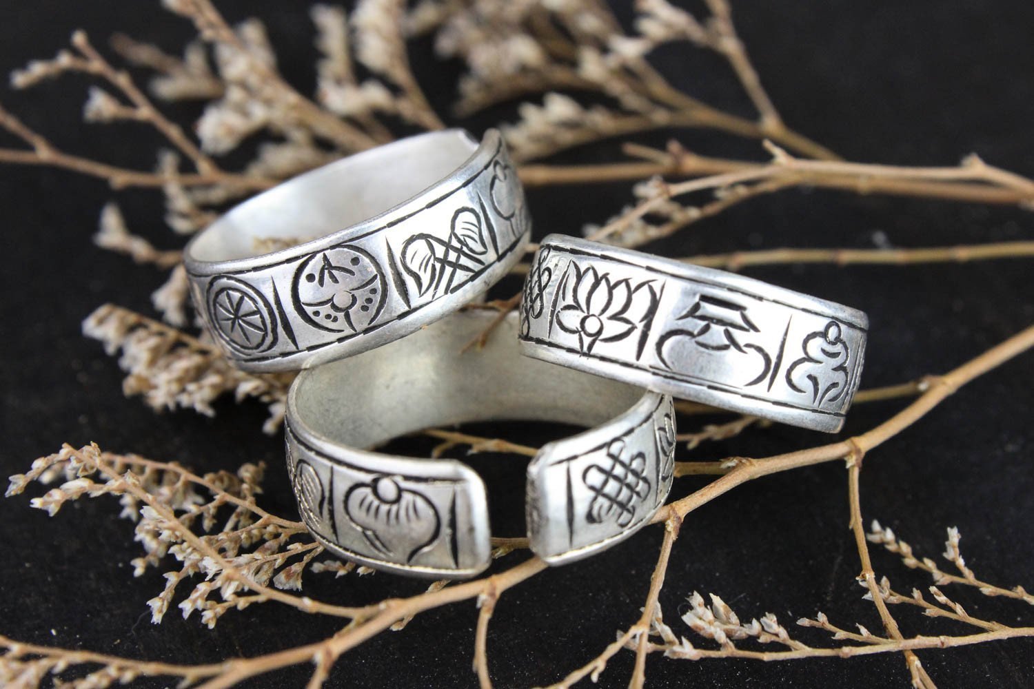 Adjustable 8 Auspicious Ring - Lucky Charm Jewelry for Women & Men - Perfect for Gifts, Meditation & Spiritual Protection