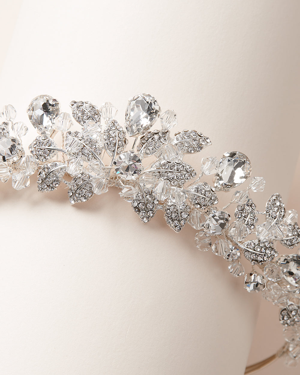 Sparkling Crystal Tiara for Women - Elegant Bridal Wedding Headpiece, Prom Queen Crown, Birthday Party Accessory | Perfect for Weddings, Proms, Pageants, Cosplay & Special Events