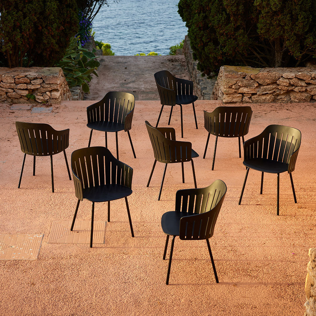 Premium Outdoor Lounge Chair with 4 Sturdy Legs & Comfortable Back/Seat Cushions - Perfect for Patio, Garden, Poolside Relaxation