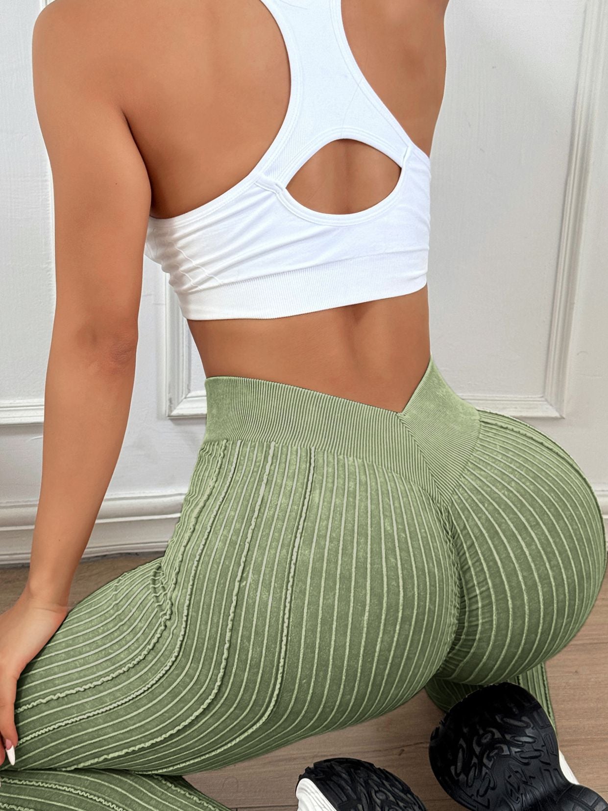 ZASUWA Women's V-Shaped Waist Ribbed High Waisted Butt Lifting Scrunch Leggings - Perfect for Yoga, Workouts & Everyday Wear