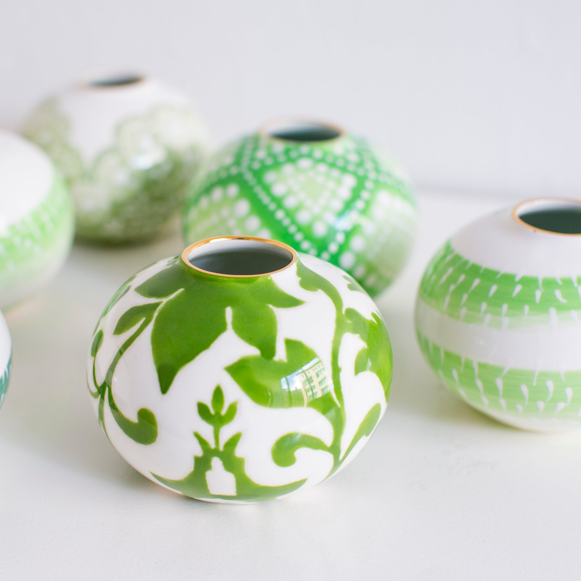 Bright Kiwi Green Chinois Bud Vase - Elegant Small Floral Vase for Home Decor, Wedding Centerpieces & Tabletop Arrangements