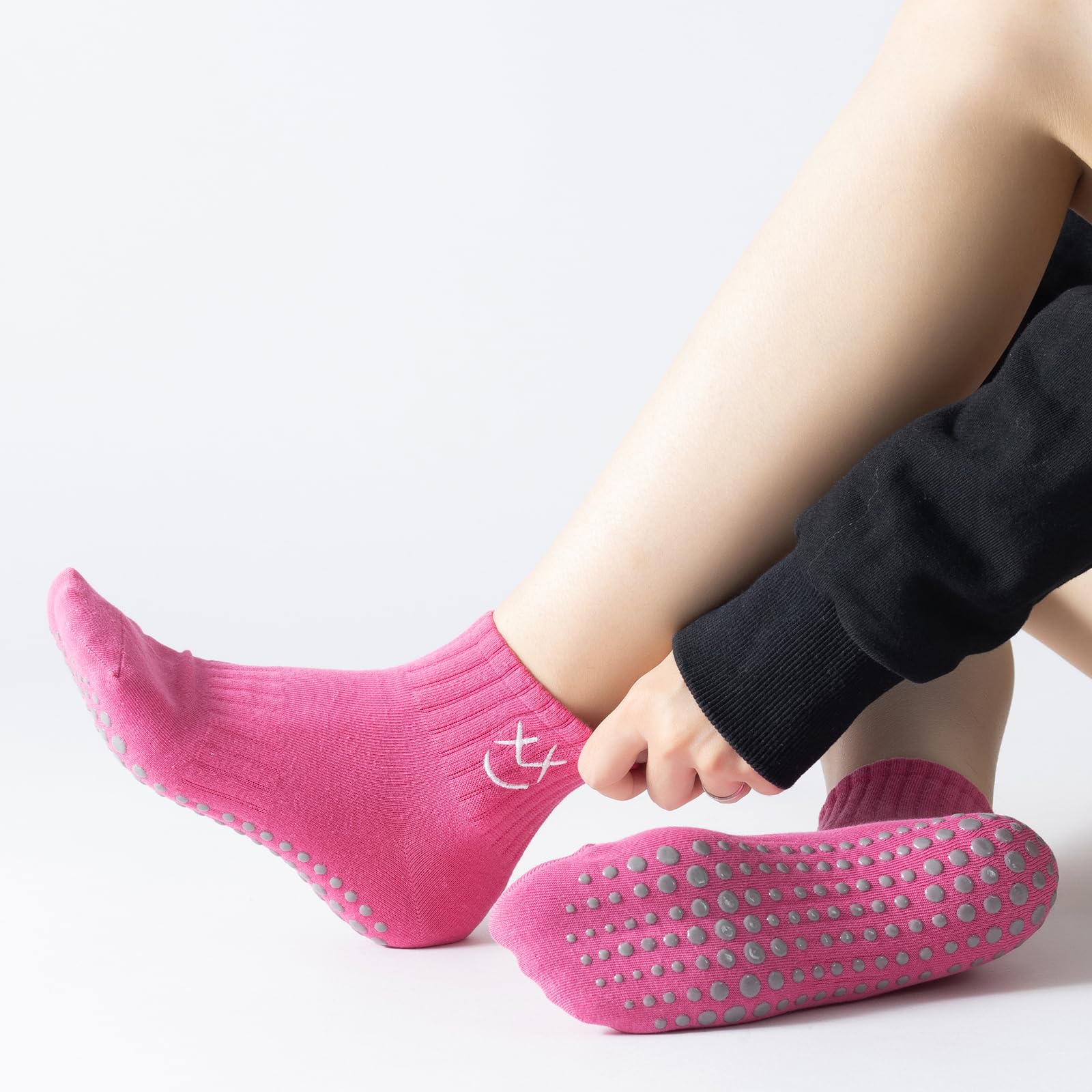 Non-Slip Yoga Socks for Women with Grips - Cushioned Ankle Pilates Socks for Barre, Ballet & Dance - Perfect for Studio Workouts, Home Exercises & Gym Sessions