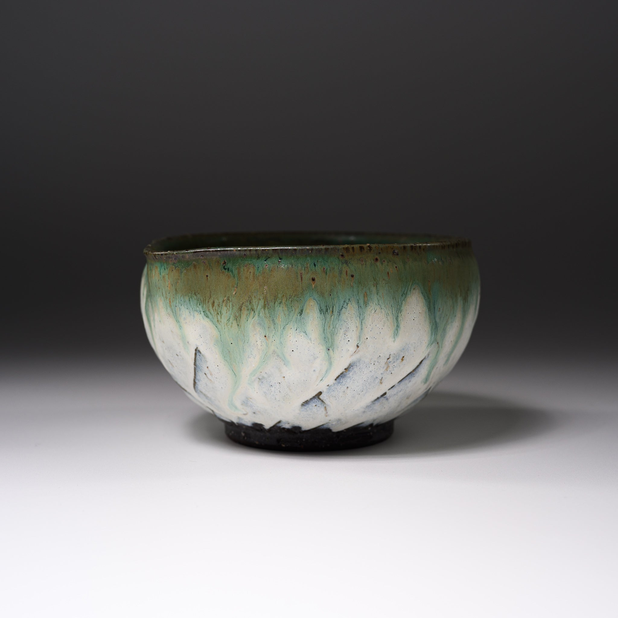 Premium MASAMURA Matcha Bowl with Spout - Handcrafted Morning Frost Design - Authentic Japanese Tea Ceremony Set - Perfect for Matcha, Green Tea & Traditional Tea Drinking Rituals