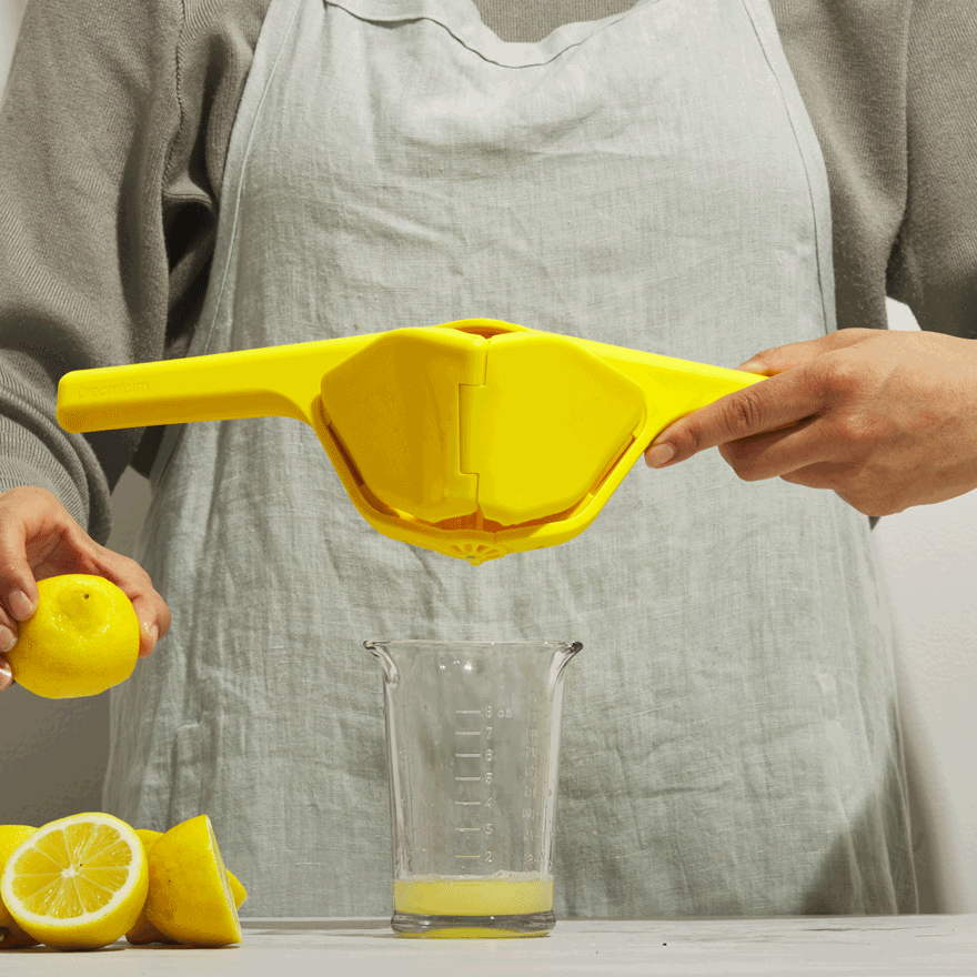 Dreamfarm Fluicer - Premium Kitchen Utensil for Smooth Pouring & Dripless Design - Perfect for Cooking, Baking & Serving Sauces, Oils & Liquids