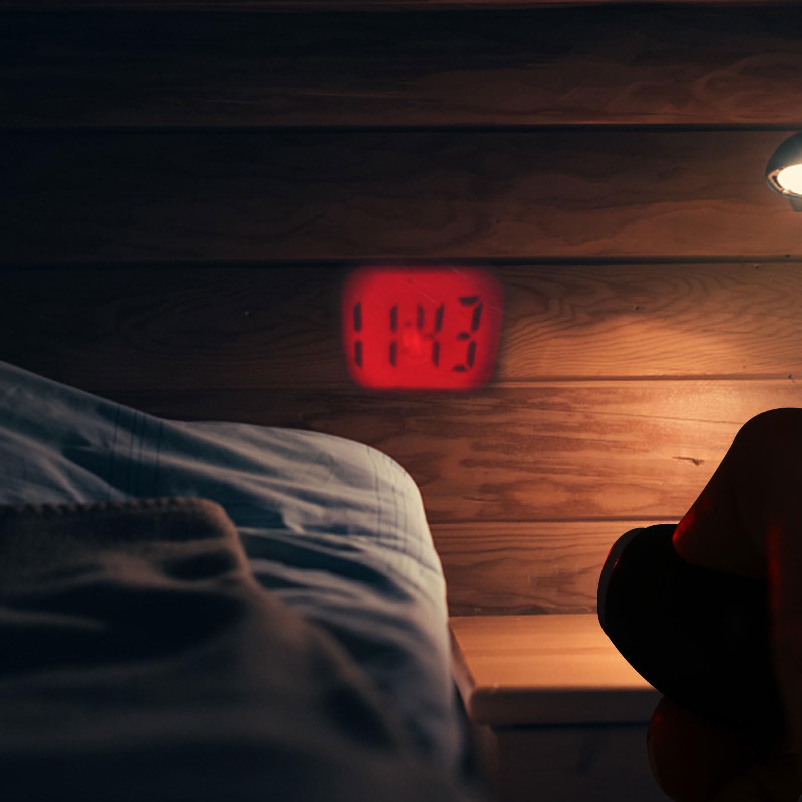 Kids LED Projection Clock Keychain - Night Light & Flashlight for Travel