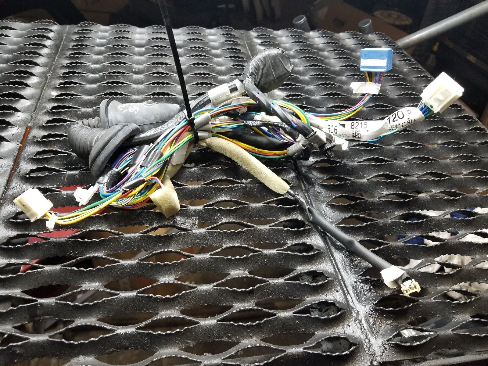 2004-2009 Toyota Prius Right Front Passenger Door Wire Harness OEM Replacement - Perfect for DIY Auto Repairs & Electrical System Maintenance