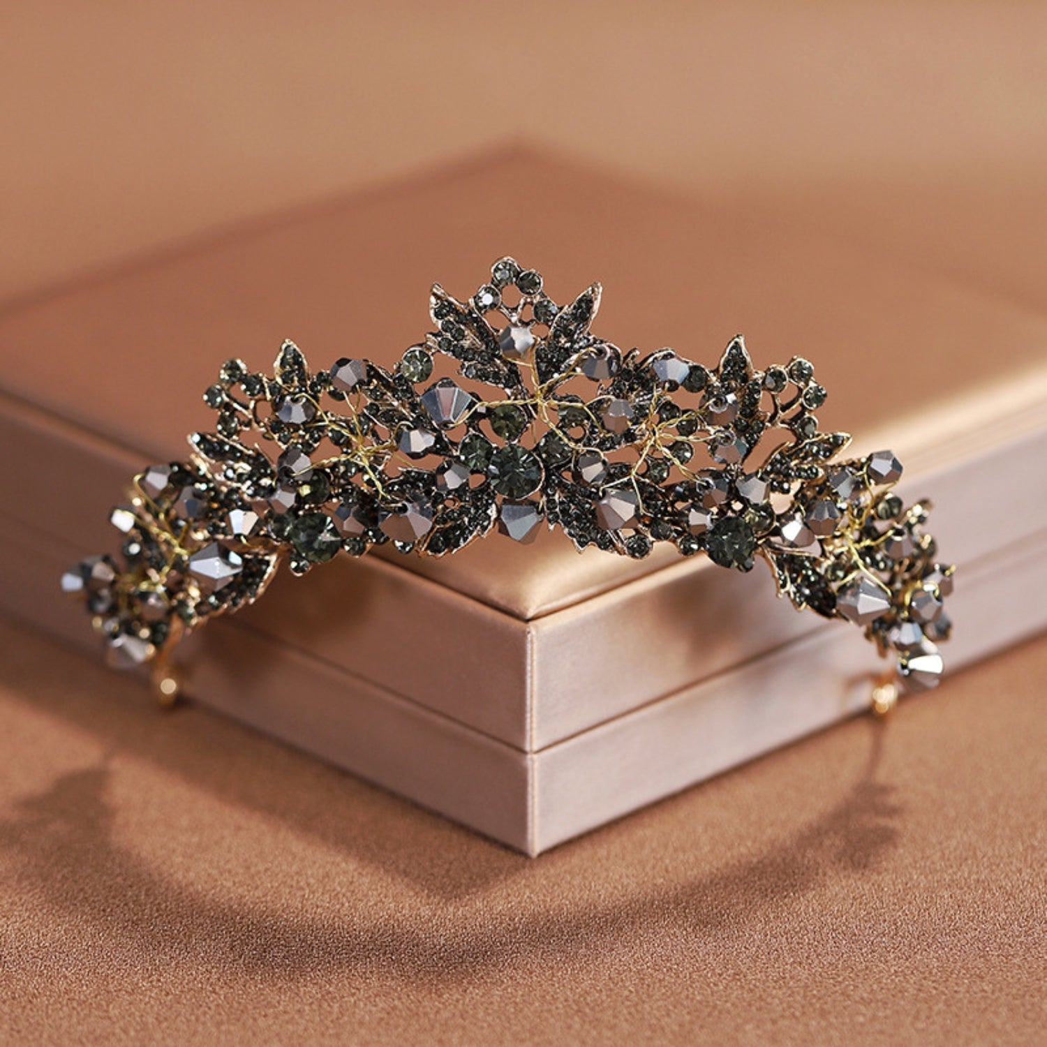Baroque Crystal Tiaras & Crowns - Elegant Wedding Queen Crown for Brides, Women's Bridal Tiara | Perfect for Weddings, Halloween Costumes, Pageants & Special Occasions