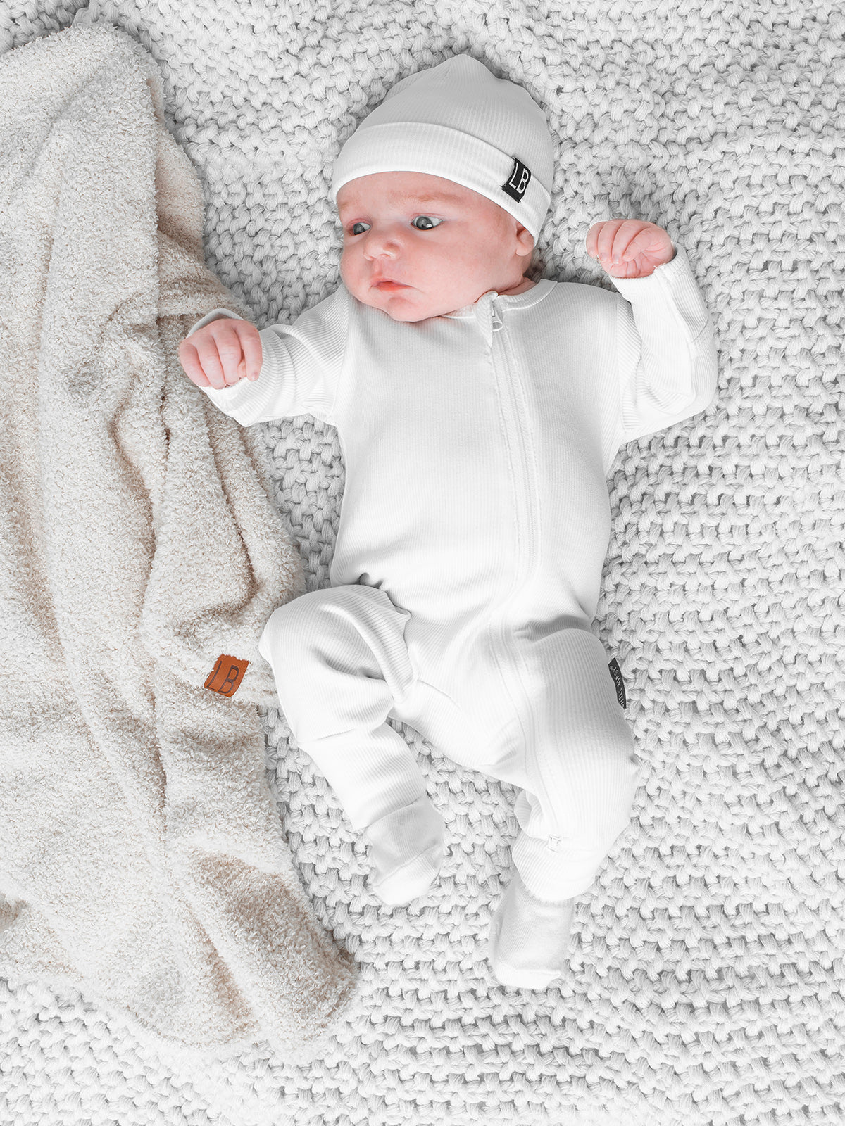 Premium Newborn Baby Gift Box Set - Elegant White - Perfect for Baby Showers, Christenings & Welcome Home Gifts