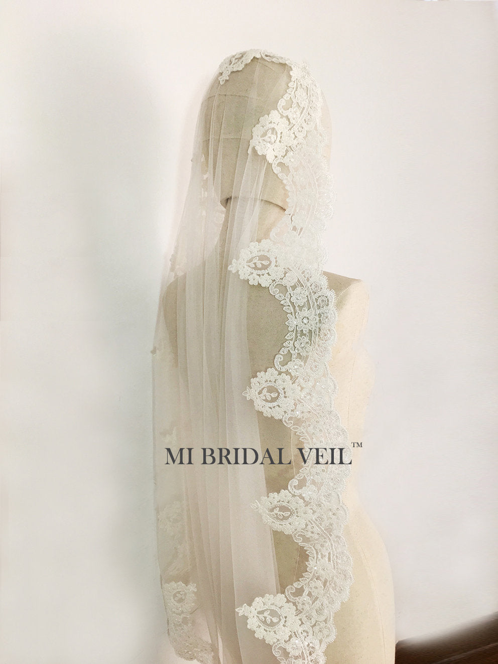 Elegant Mantilla Cathedral Wedding Veil with Beaded Edwardian Vintage Lace - Perfect for Bridal Gowns & Formal Weddings