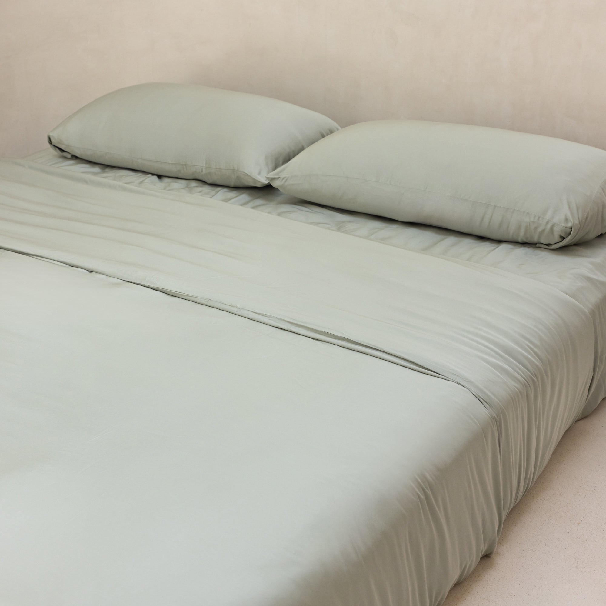 Organic Bamboo Sateen Bed Sheet Set - Ultra Soft & Hypoallergenic - Queen Size 4-Piece Set - Perfect for Luxury Bedding & Eco-Friendly Home Decor