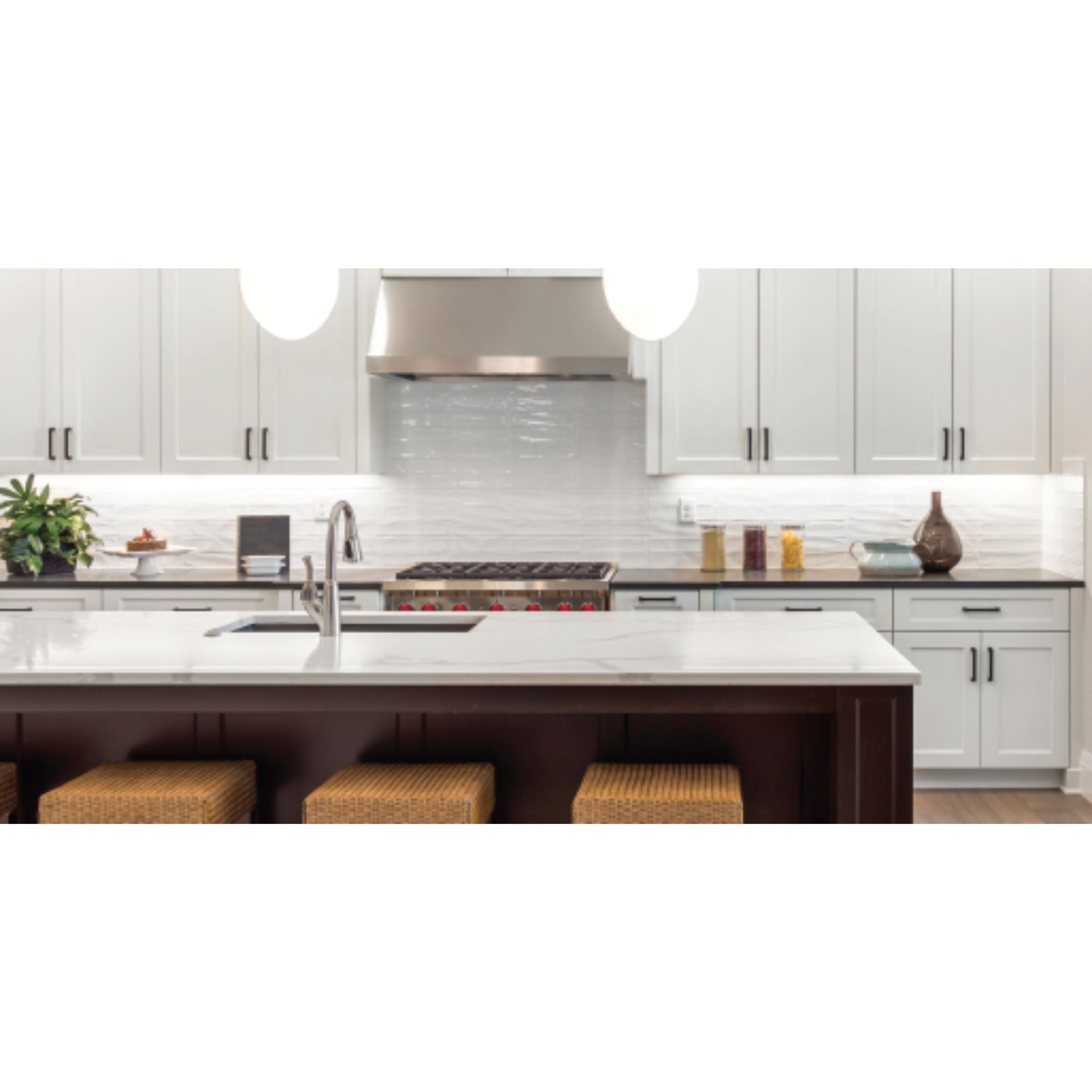 18 Inch LED Under Cabinet Light Bar - 860 Lumens, 3000K Warm White, Plug-in, 120V - Perfect for Kitchen Countertops, Pantry Shelves & Workspace Lighting