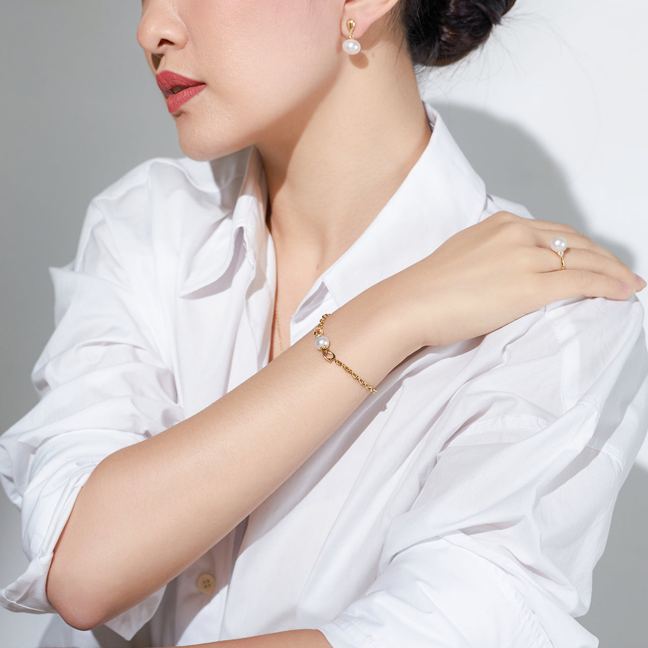 18K Gold Freshwater Pearl Ring KR00040 | Elegant Pearl Jewelry for Women | Perfect for Weddings, Anniversaries & Special Occasions