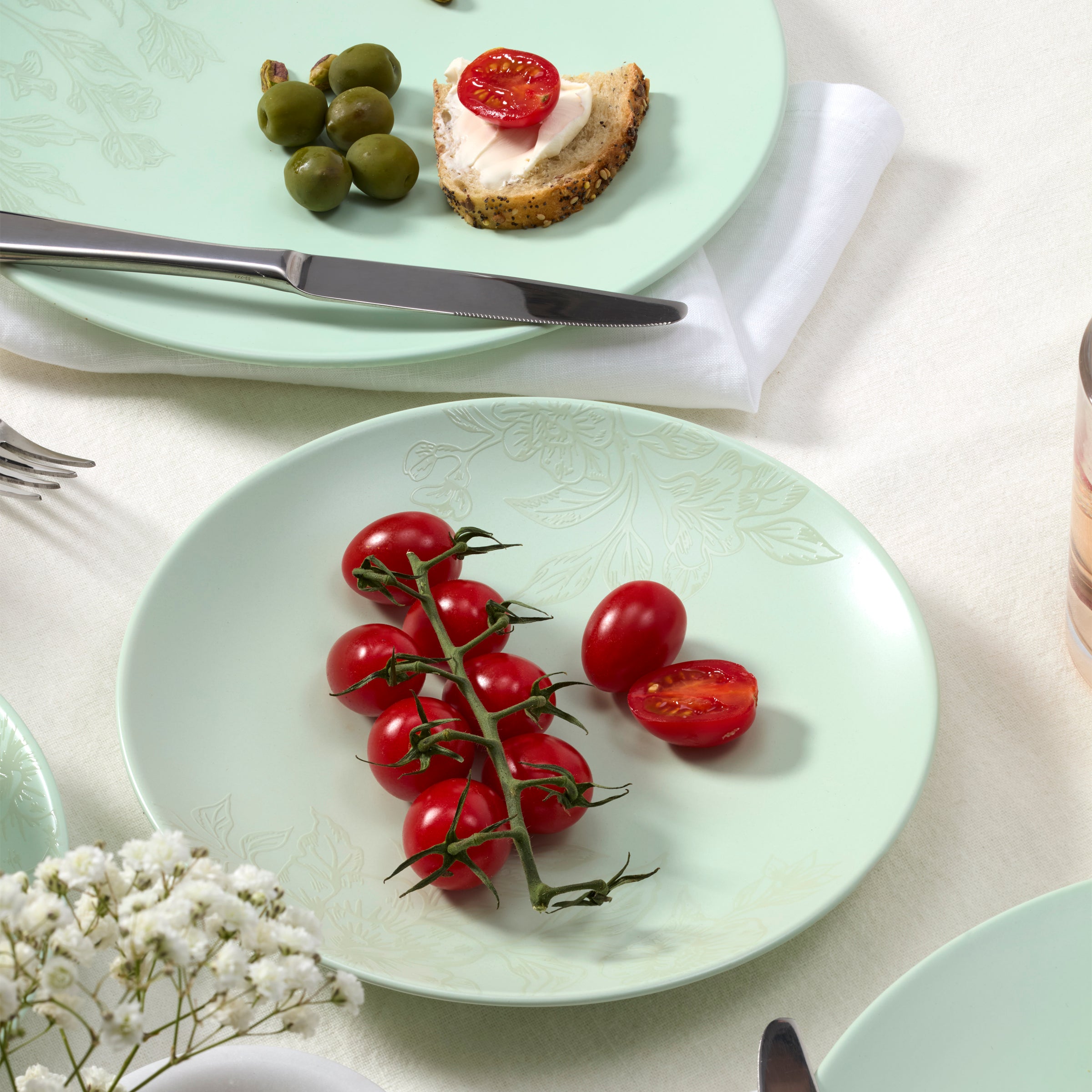 Roseto Soft Sage 12-Piece Dinnerware Set - Porcelain Plates, Bowls & Mugs for Everyday Dining, Family Gatherings & Dinner Parties