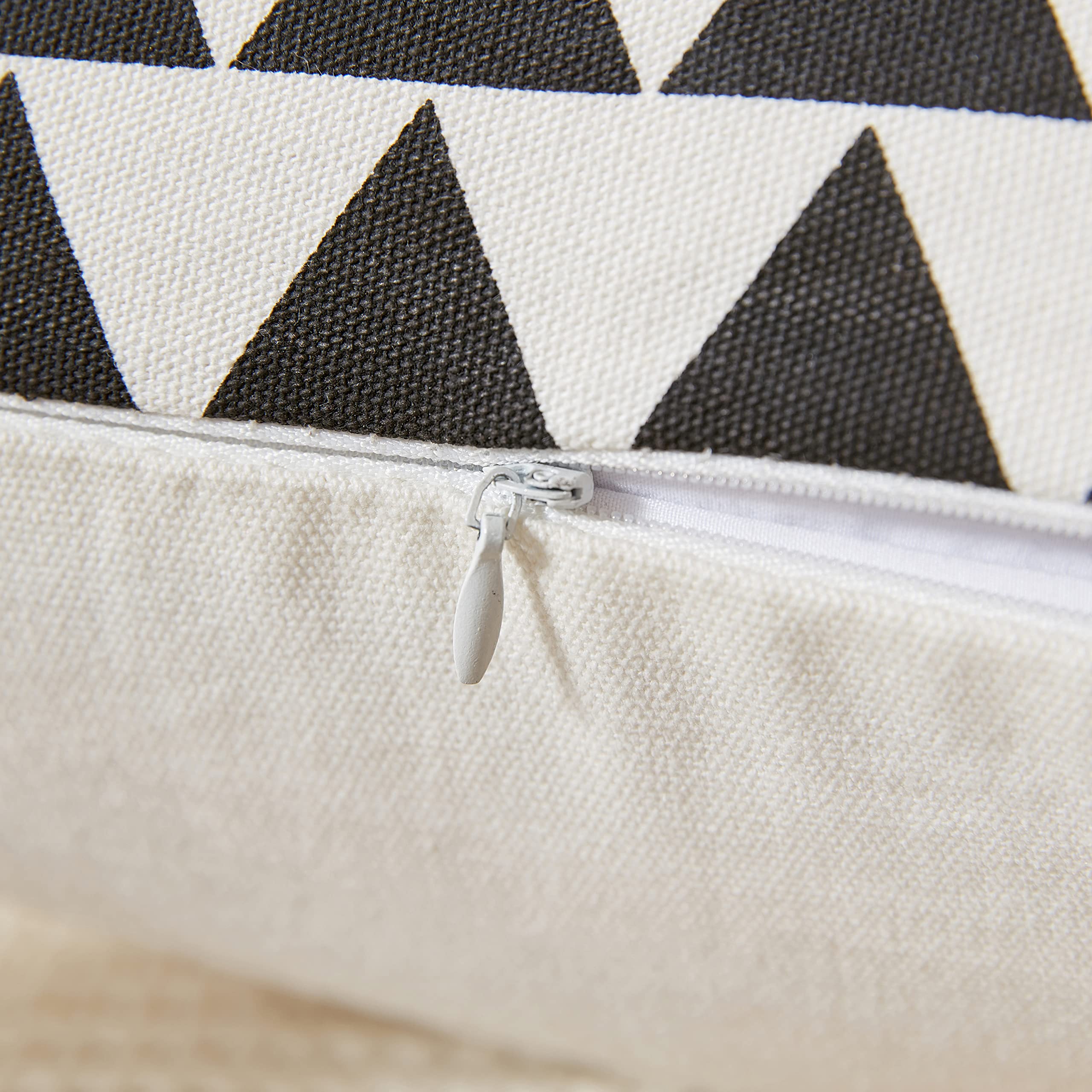 Uhomy 2 Pack 100% Cotton Decorative Throw Pillow Covers - Modern Boho Geometric Cushion Cases for Sofa, Bed, Living Room & Car - Farmhouse Style Solid Workmanship - White & Black 18x18 Inches (45x45 cm) - Perfect for Home Decor, Cozy Reading Nooks & Interior Design Accents