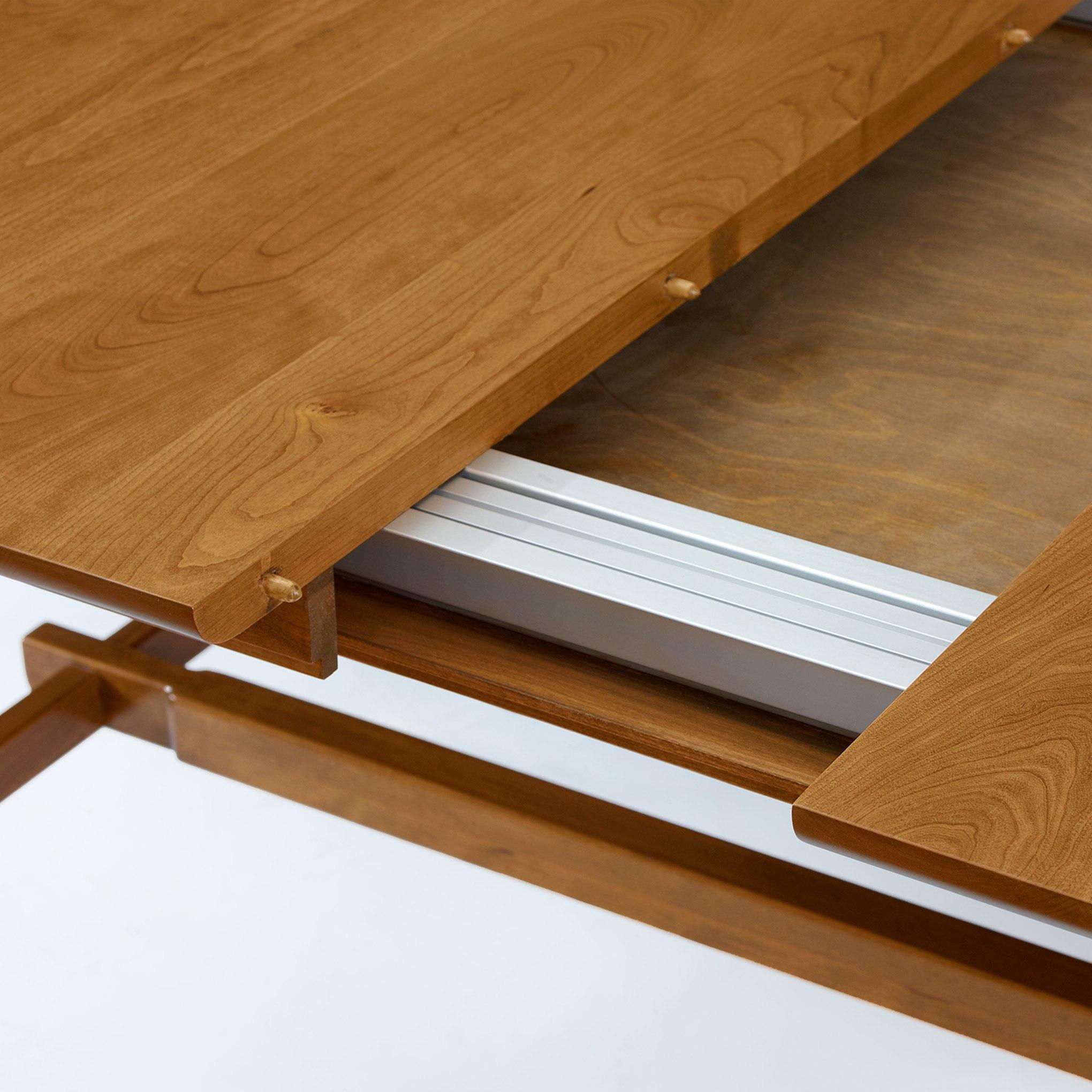 Martine Dining Table - Modern Wooden Kitchen Table for 6, Farmhouse Style Dining Room Furniture - Perfect for Family Gatherings & Dinner Parties