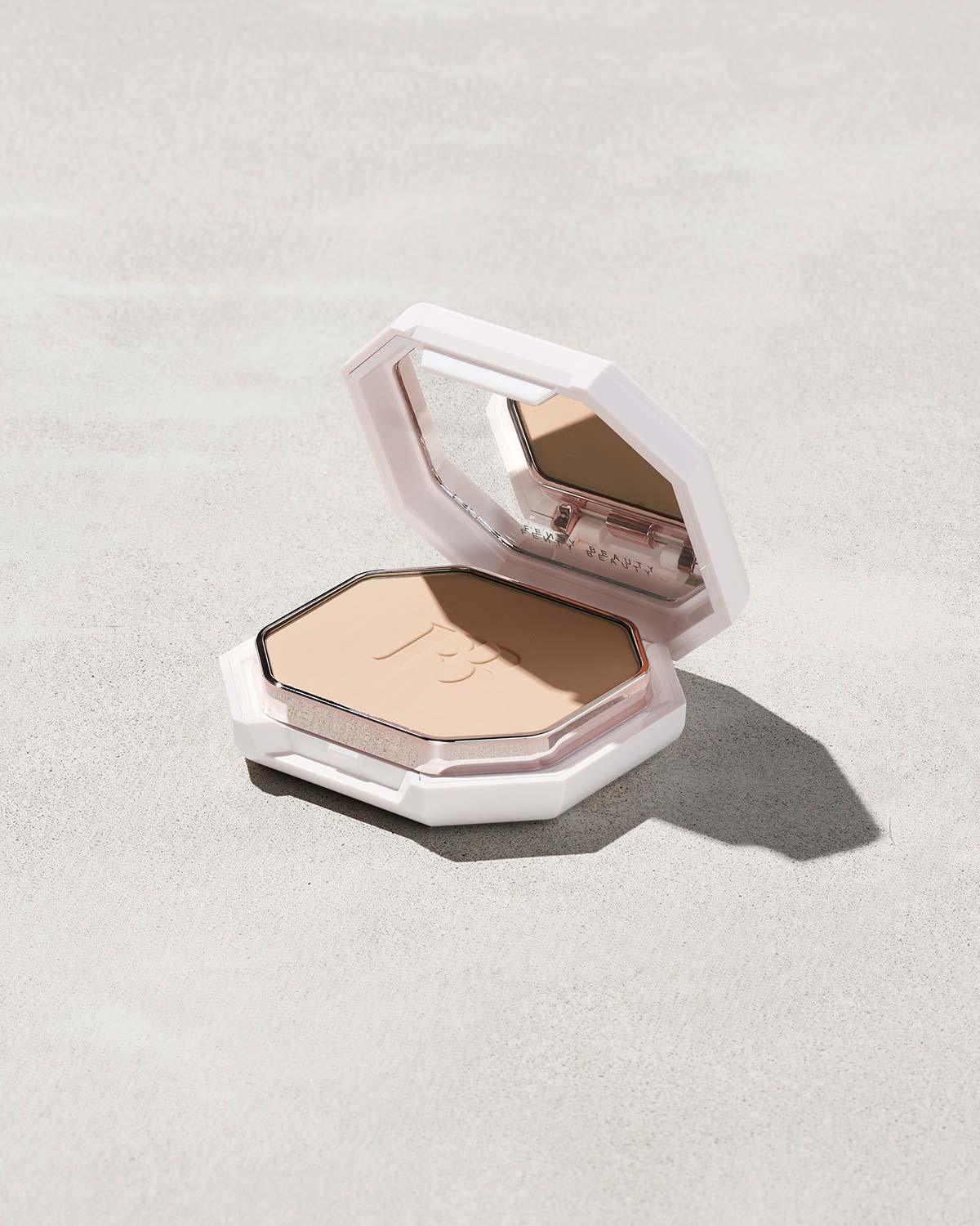 Pro Filt'r Soft Matte Powder Foundation - #150 - Oil Control & Long-Lasting Wear for Flawless Skin | Perfect for Everyday Makeup & On-the-Go Touch-Ups
