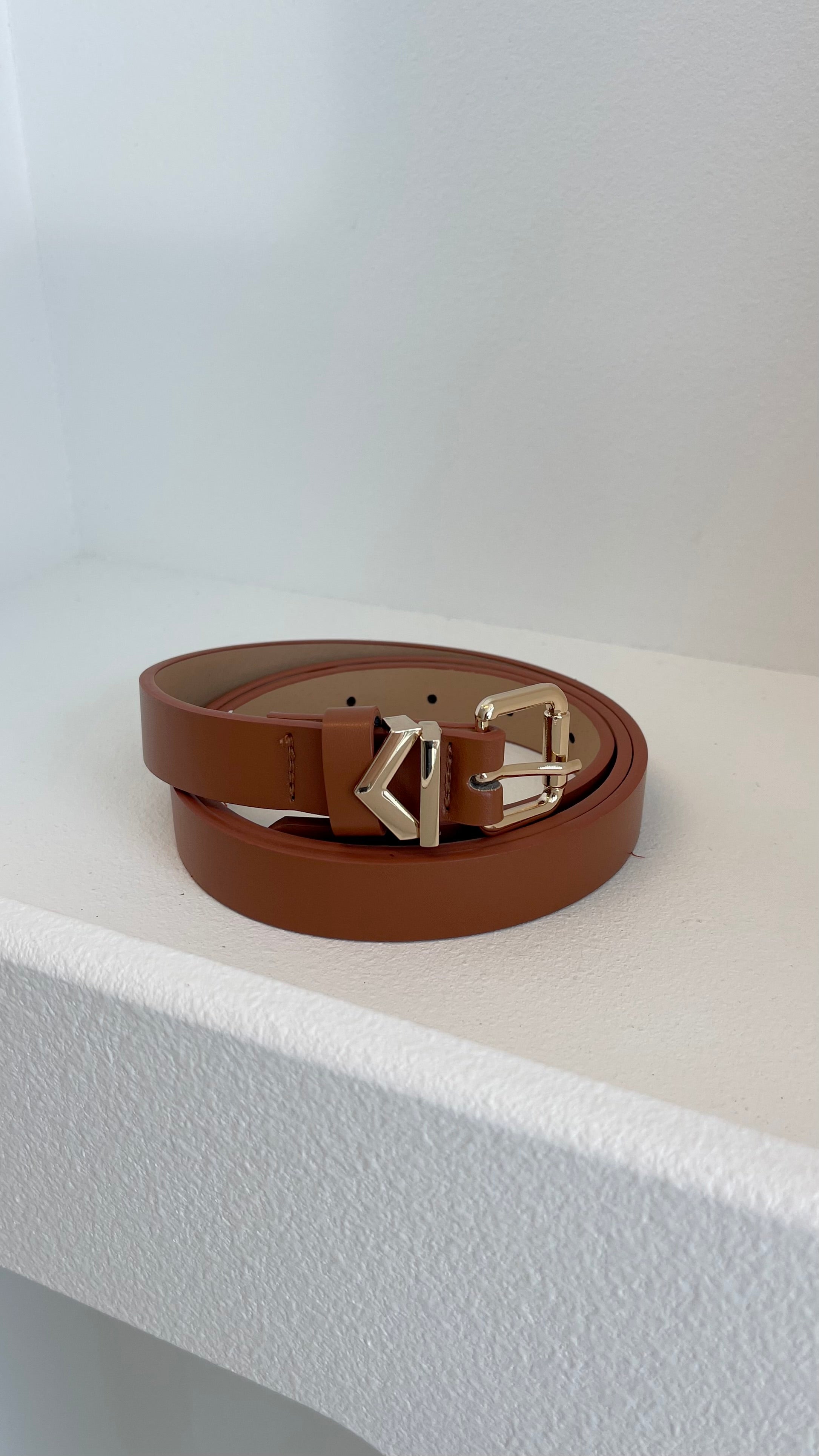 Fleur Brown Leather Belt for Women - Stylish and Adjustable Waist Belt - Perfect for Casual, Office, and Evening Outfits