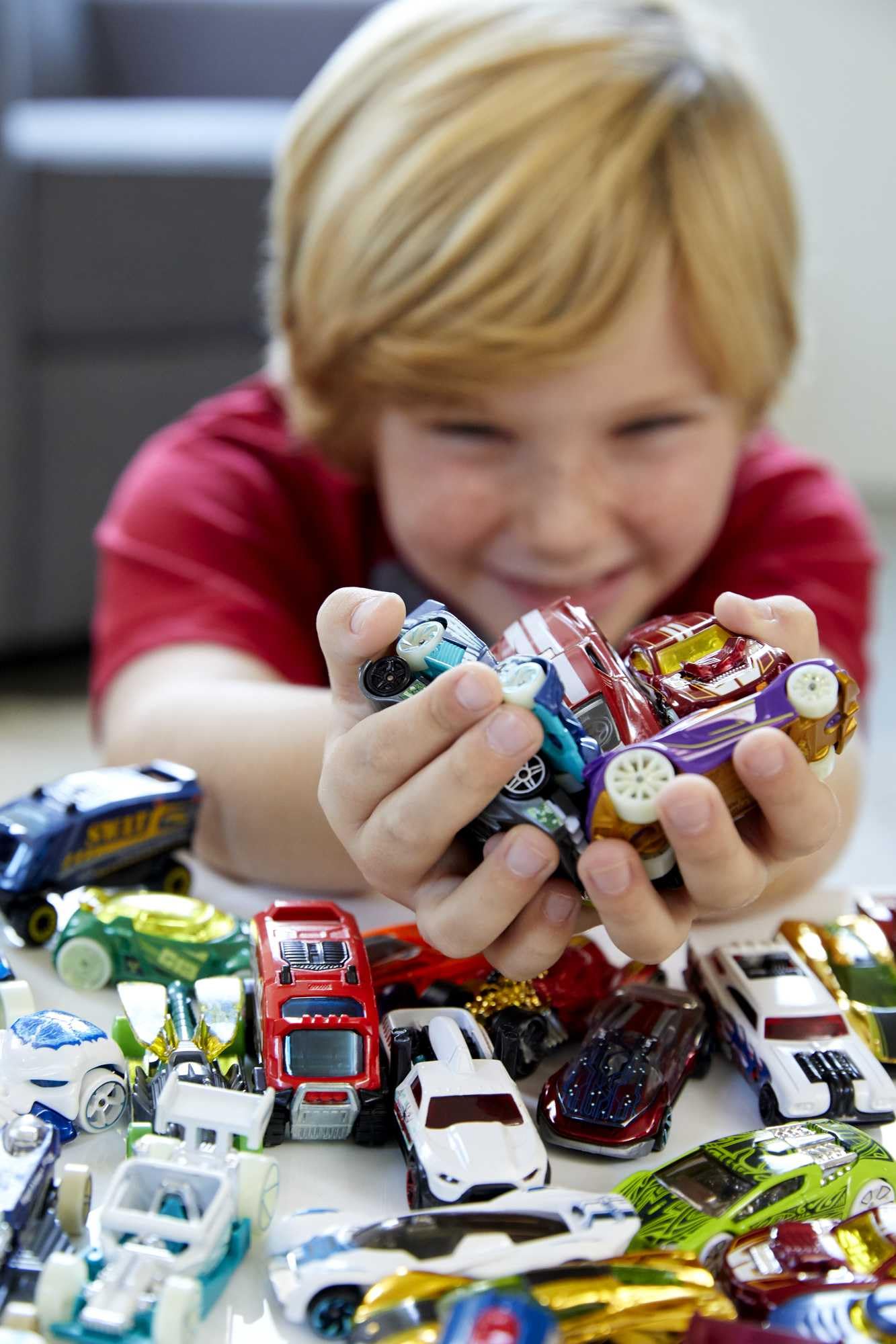Hot Wheels 50-Piece Car Set - Random Miniature Toy Cars for Kids, 1:64 Scale with Realistic Details & 10-Piece Bonus Set - Perfect for Playtime, Collecting & Gift Giving