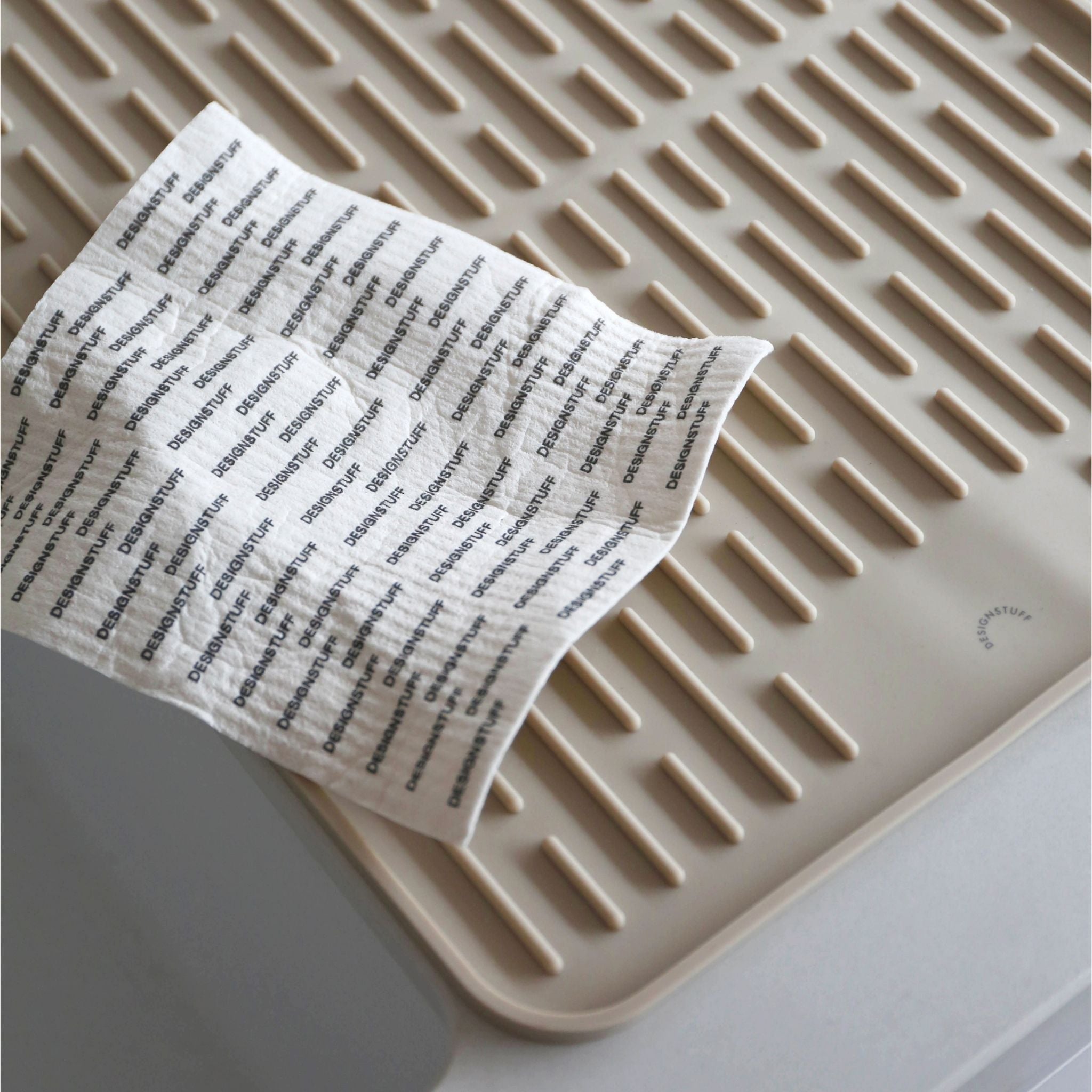 DESIGNSTUFF Large Folding Silicone Drying Mat with Drainage Hole - Non-Slip Dish Drying Rack for Kitchen Counter, Sink, or Camping Use