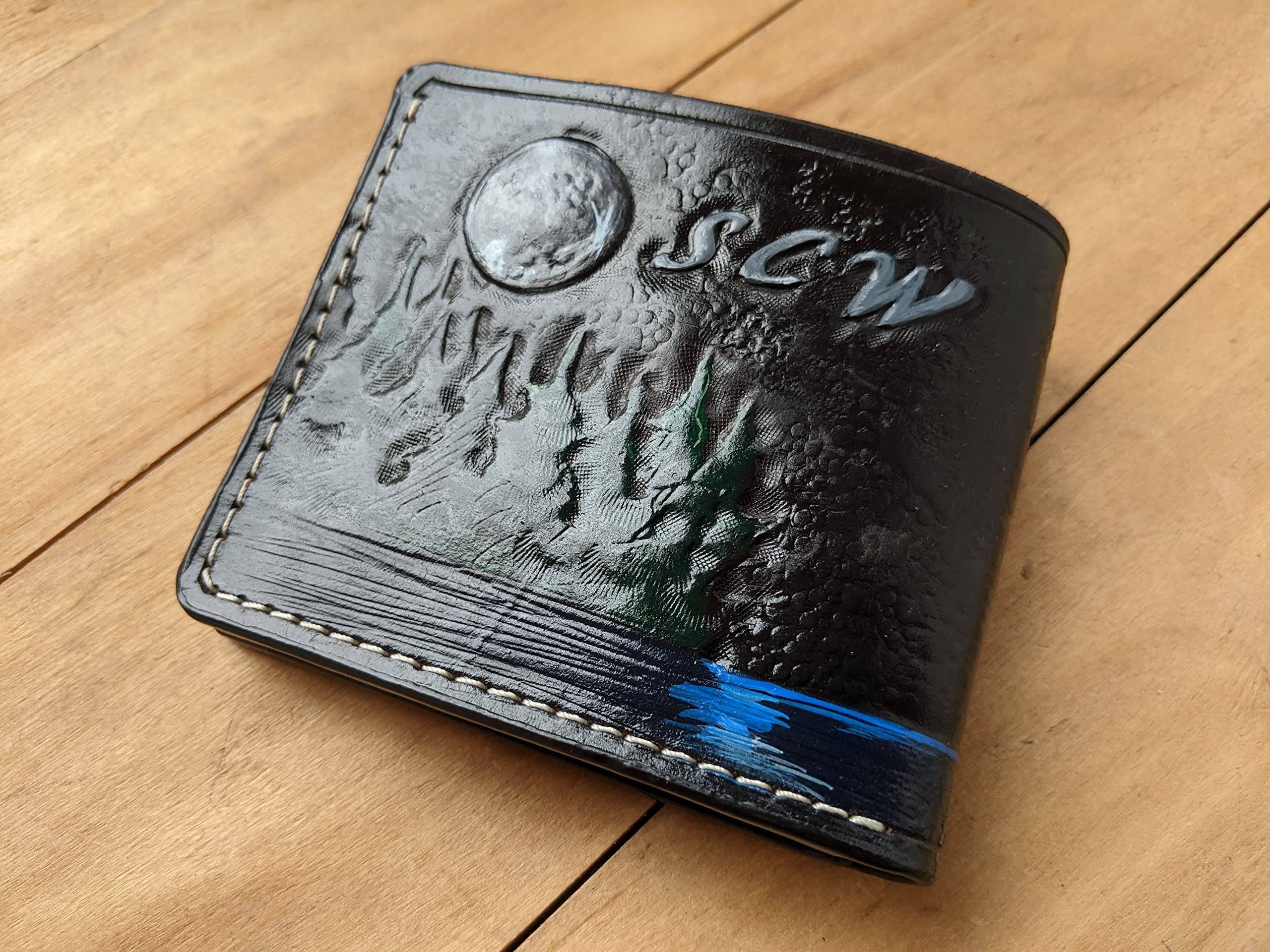 Howling at the Moon Gray Wolf Men's 3D Genuine Leather Bifold Wallet - Handmade Carved & Tooled Airbrush Art Custom Personalized Wallet for Men - Perfect Gift for Father's Day, Birthday & Daily Use
