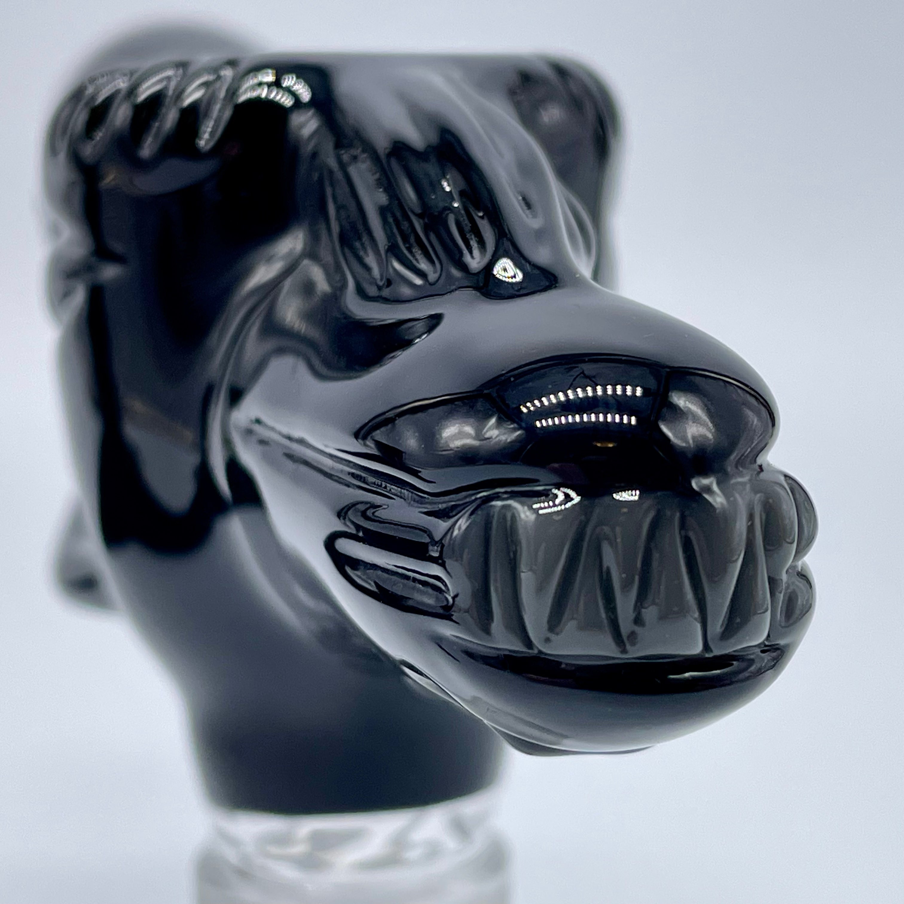 18mm Xenomorph Alien Movie-Inspired Glass Slide with Stand - Perfect for Smoking Accessories, Collectibles & Sci-Fi Fans