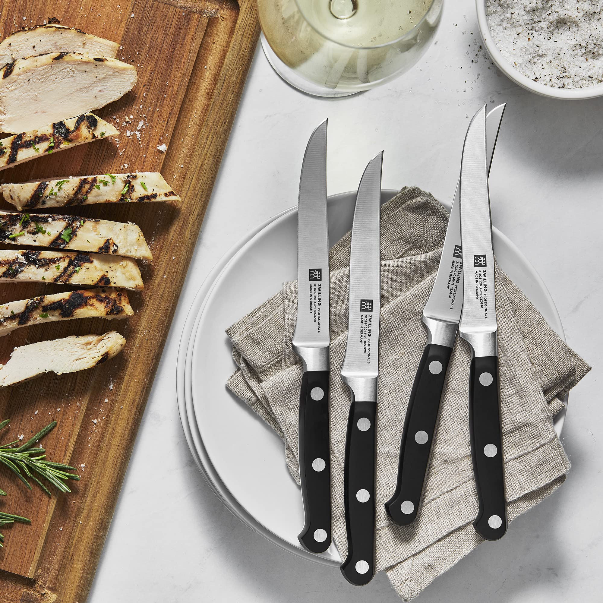 **ZWILLING Professional S 4-Piece Razor-Sharp German Steak Knife Set – High-Performance Stainless Steel, Dishwasher Safe – Perfect for Steak Dinners, BBQ Parties & Fine Dining**