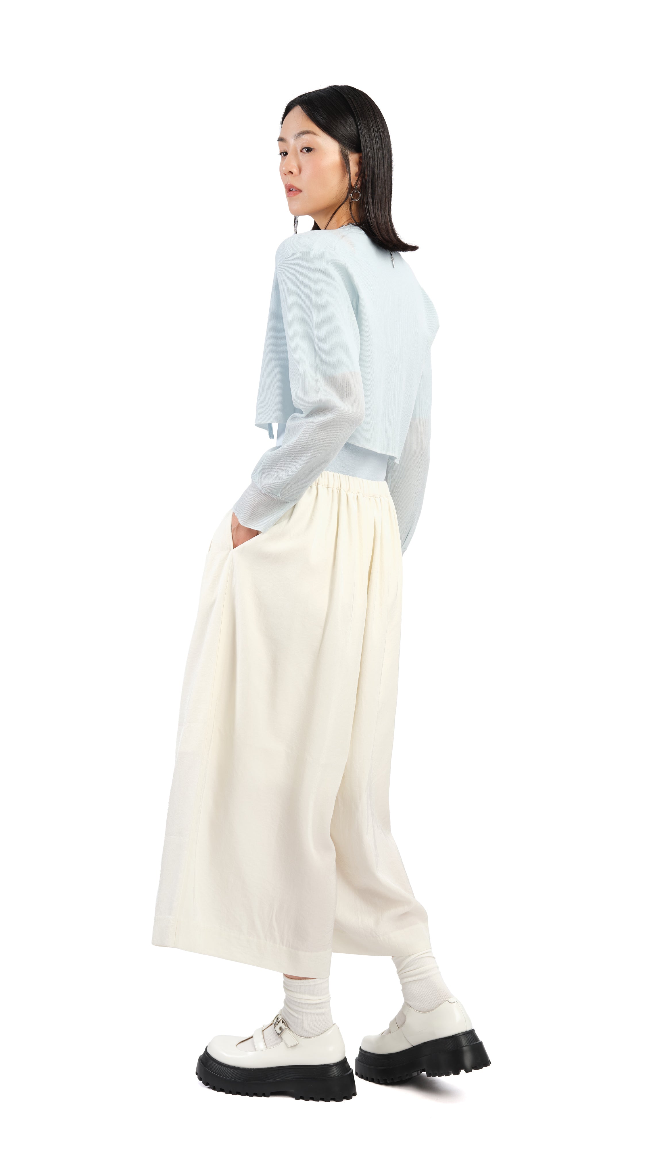 Trendy Cut Out Sweater for Women - Stylish & Comfortable Knit Pullover - Perfect for Casual Outfits, Date Nights & Layering
