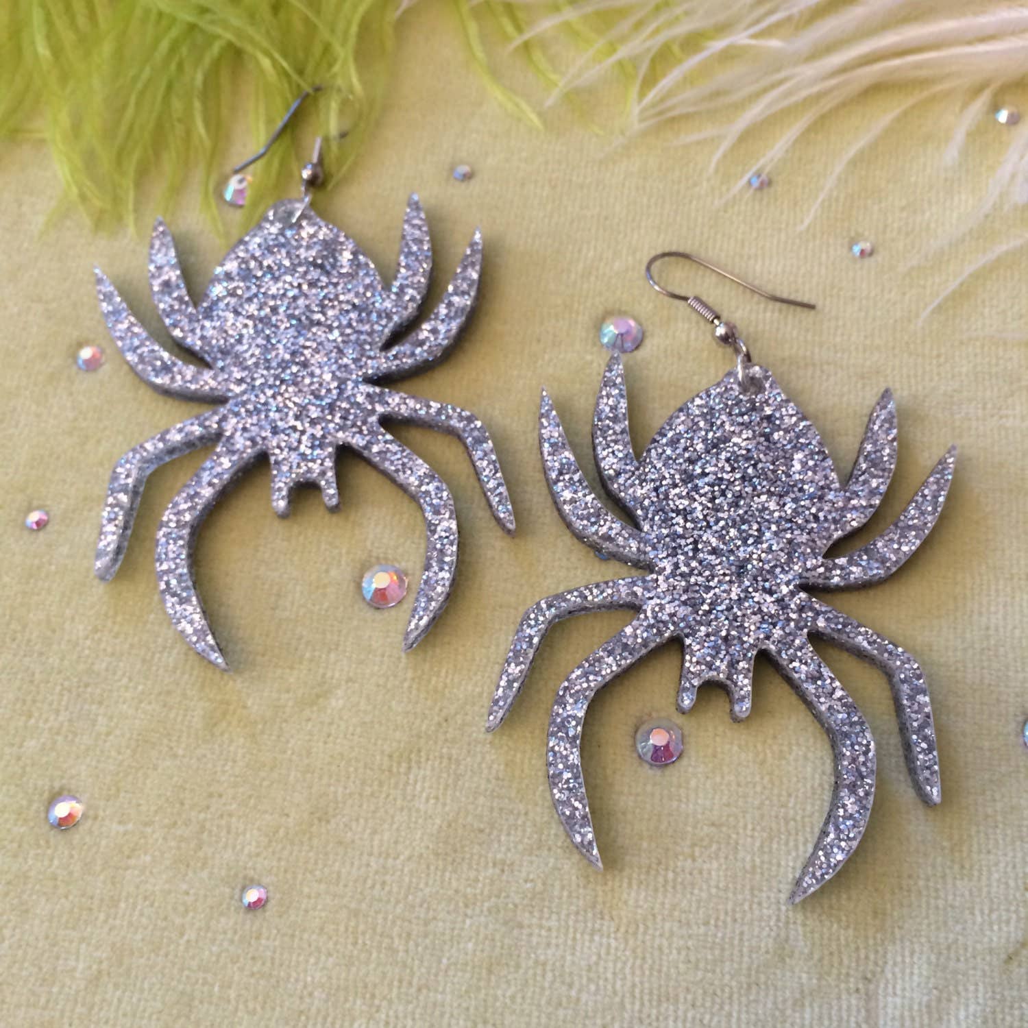Stylish Big Acrylic Spider Earrings for Women - Gothic Halloween Jewelry Accessories - Perfect for Costume Parties, Cosplay, and Alternative Fashion