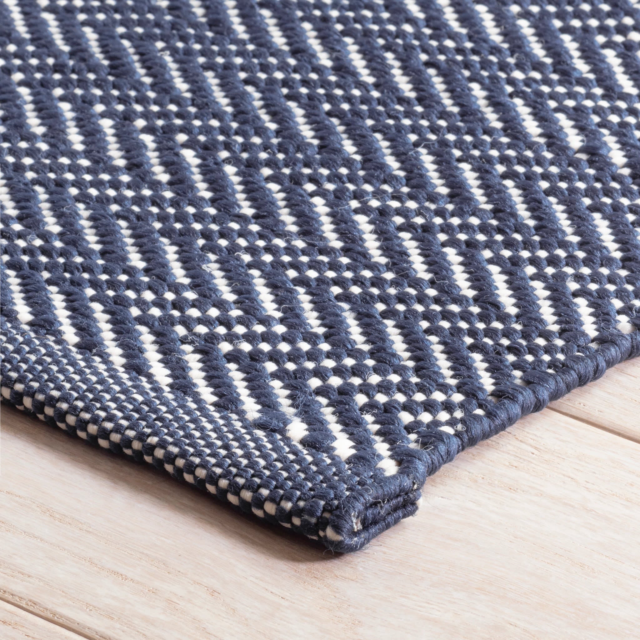 Handwoven Herringbone Indoor Outdoor Rug - Navy Ivory Bohemian Style Area Carpet for Living Room, Bedroom, Patio & Deck Decor