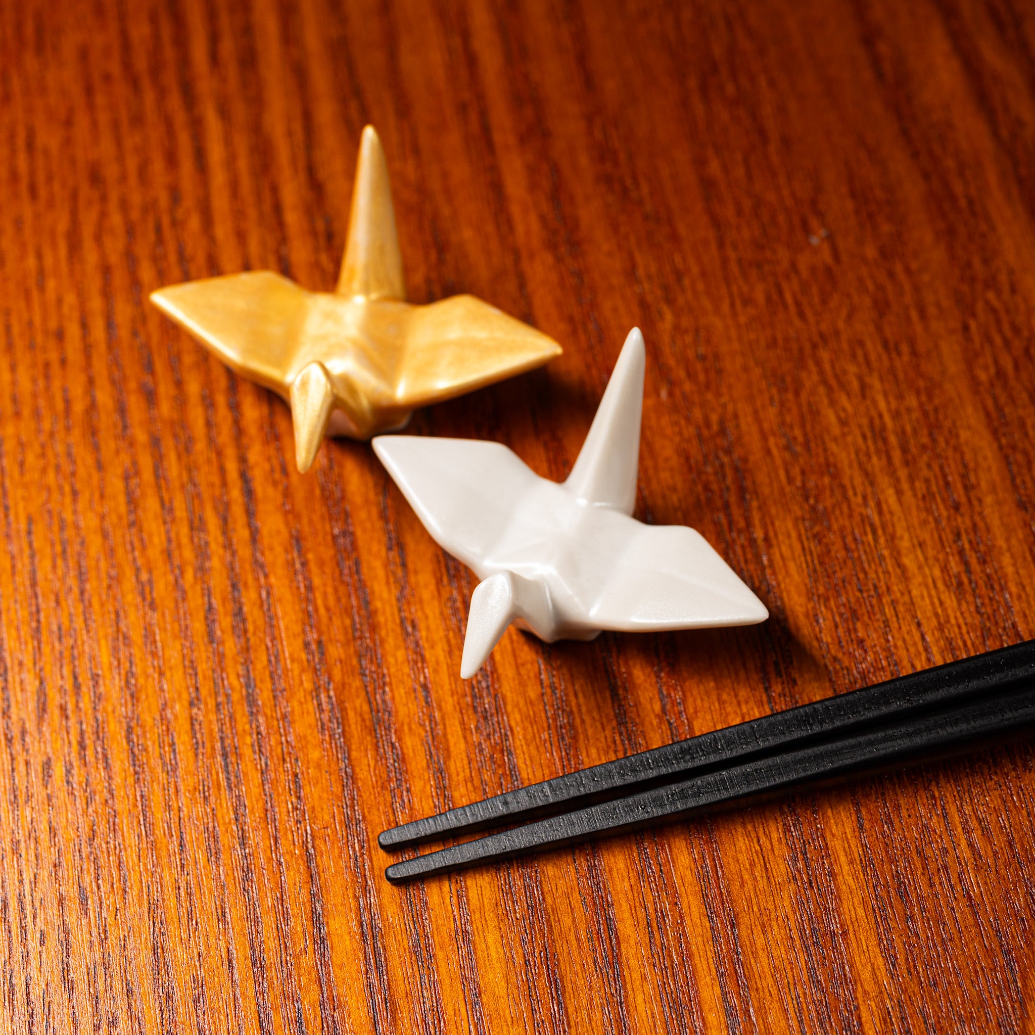 Orizuru Single Chopstick Rest - Elegant Gold or White Ceramic Chopstick Holder for Sushi, Asian Dining & Home Decor