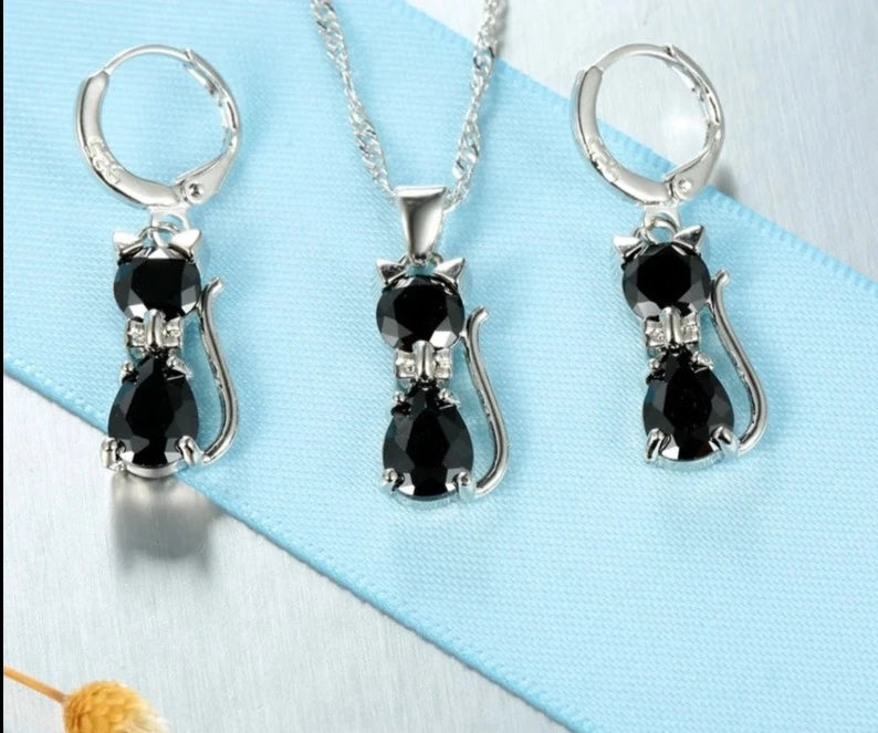 Stylish Cute Cat Pendant Necklace for Women - Elegant Animal Jewelry Gift for Cat Lovers - Perfect for Daily Wear, Parties & Special Occasions