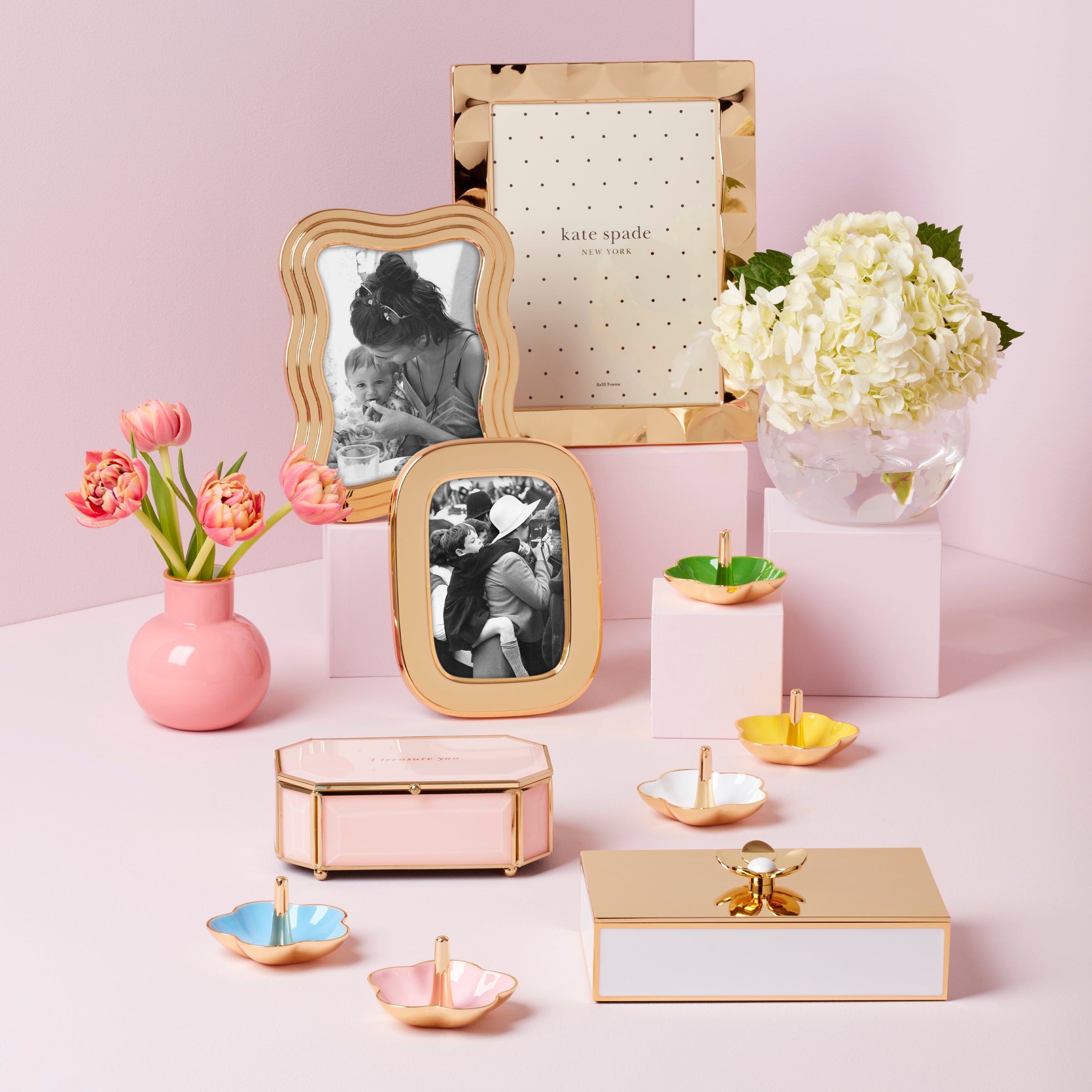 5 x 7 Gold Wavy Picture Frame - Elegant Decorative Photo Frame for Wall or Tabletop Display - Perfect for Home, Office, Wedding & Gift Decor