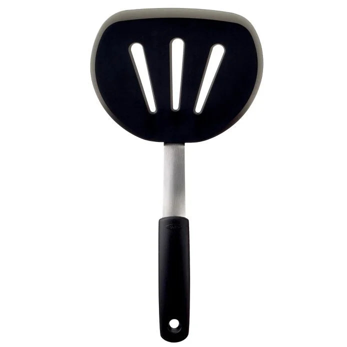 OXO Silicone Flexible Pancake Turner - Non-Stick Spatula for Flipping Pancakes, Eggs & Burgers - Heat Resistant Kitchen Utensil for Cooking, Baking & Grilling