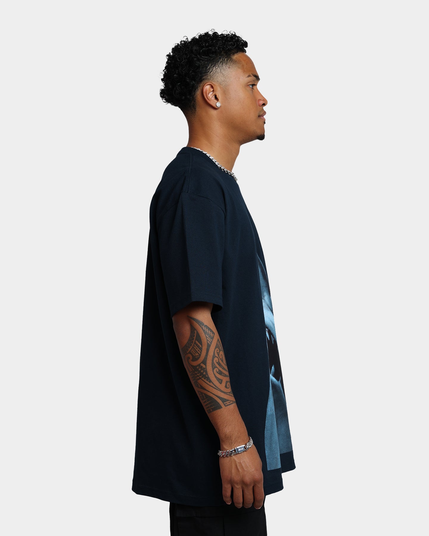 American Thrift X Jaws Vintage T-Shirt - Navy Blue Retro Movie Tee for Men & Women - Perfect for Casual Wear, Beach Outings & Movie Nights