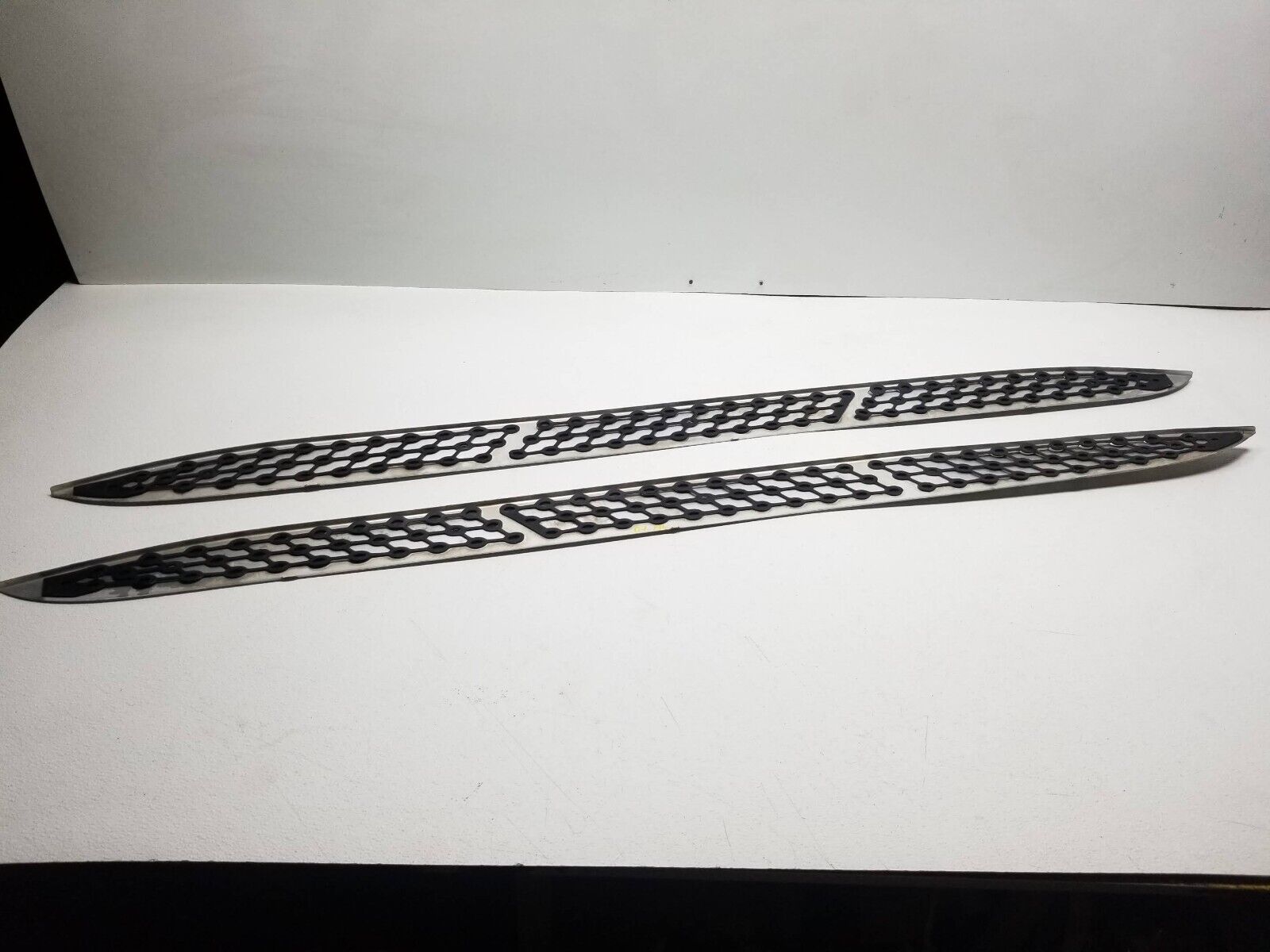 06-11 Mercedes ML500 OEM Running Board Side Step Trim Panel Pair - Perfect for Off-Roading & Daily Commute