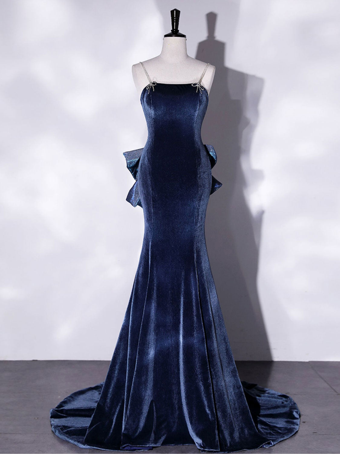 Elegant Mermaid Velvet Blue Long Prom Dresses for Women - Formal Evening Gowns for Homecoming, Ball, Wedding & Special Occasions