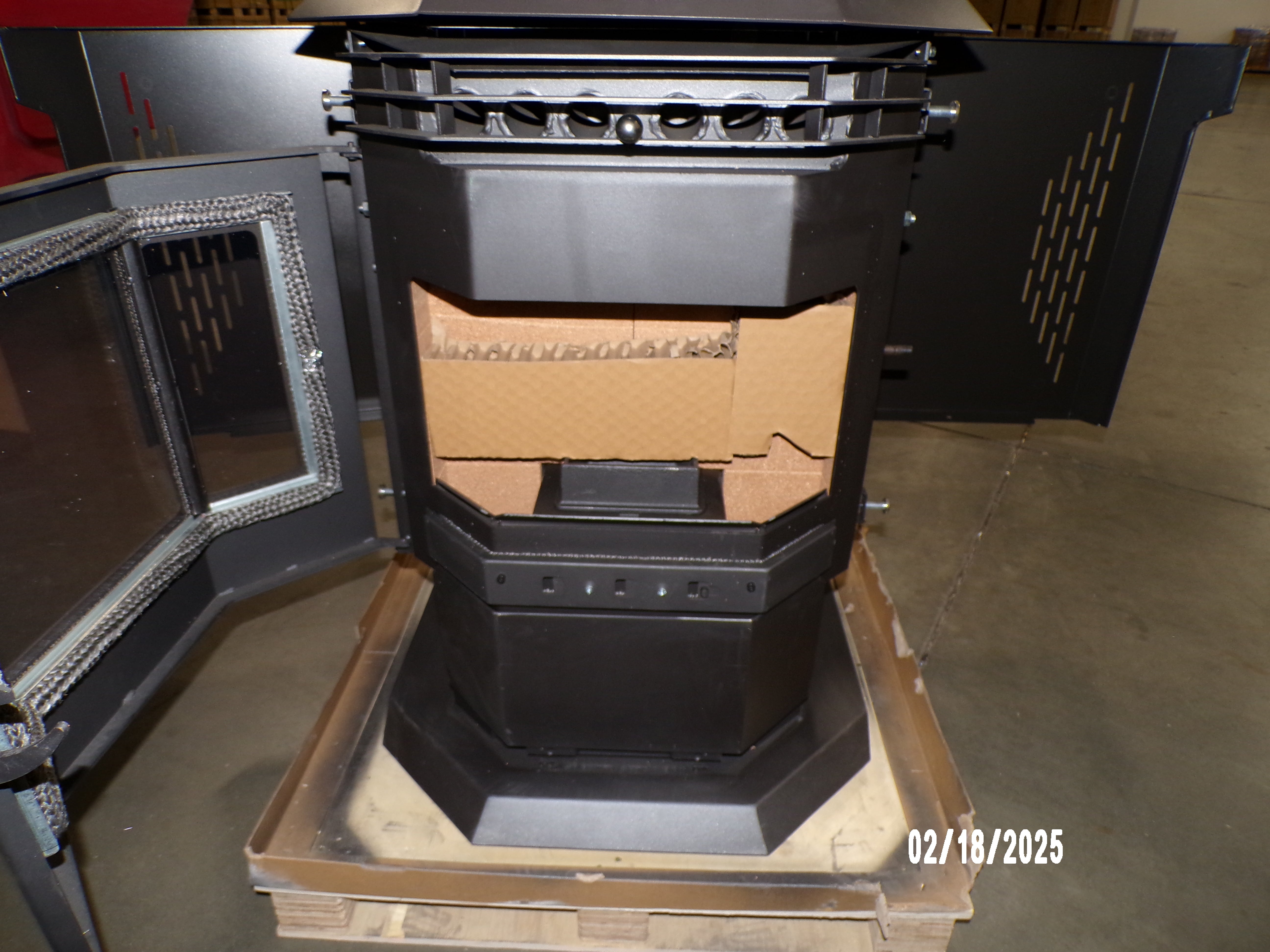 HP21 Black Pellet Stove with Minor Scratches/Dents - Model SD0770 | Efficient Home Heating for Winter & Cozy Cabin Ambience