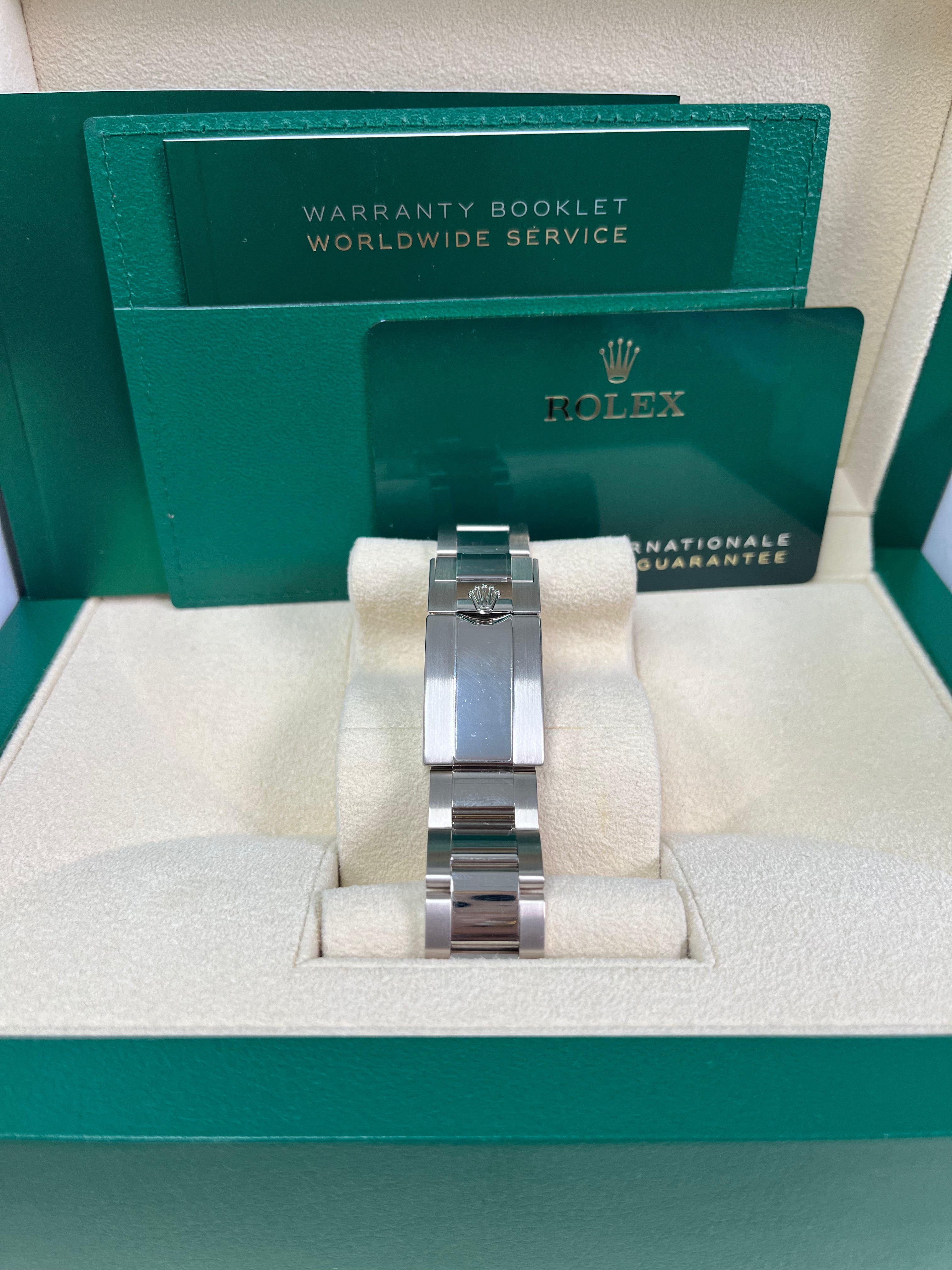 Rolex Daytona 116509 40mm White Gold Watch with Meteorite Dial & Black Oyster Bracelet - Luxury Men's Chronograph for Business, Gifting & Special Occasions